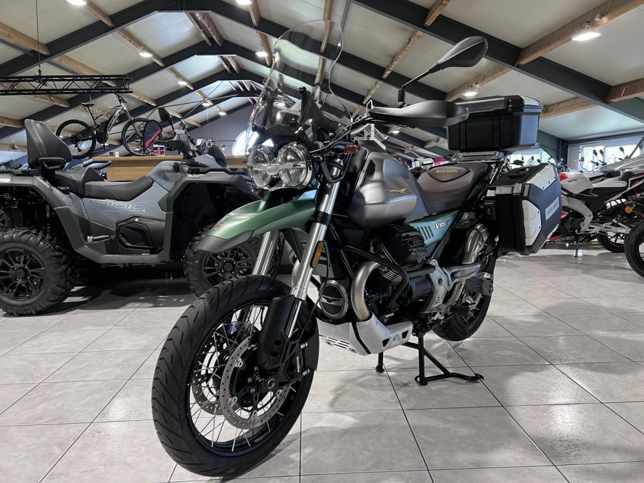 Moto Guzzi V85 TT  CENTENARIO (2021) - Photo 2