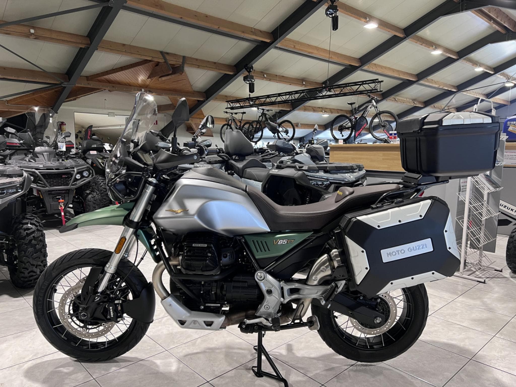 Moto Guzzi V85 TT  CENTENARIO (2021) - Photo 4