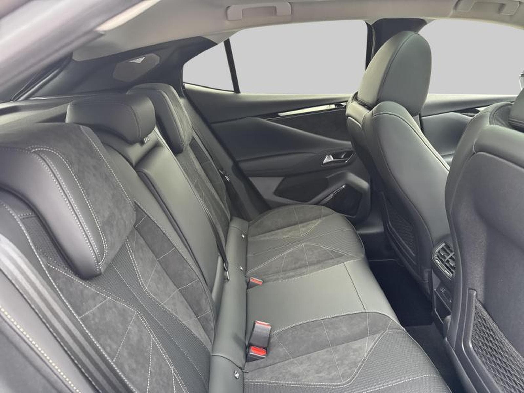 DS Automobiles DS4 ETOILE (2025) - Photo 10