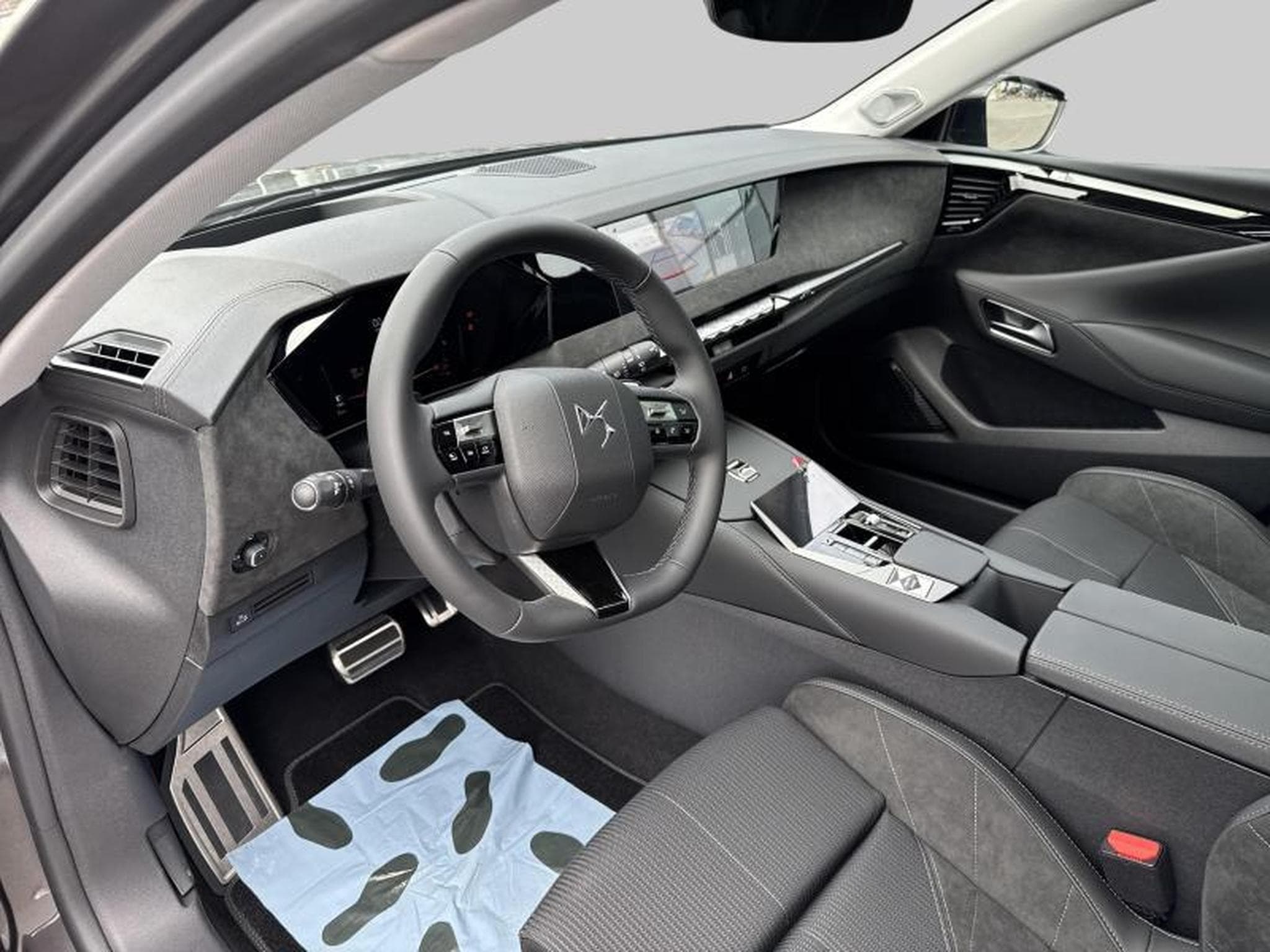 DS Automobiles DS4 ETOILE (2025) - Photo 11