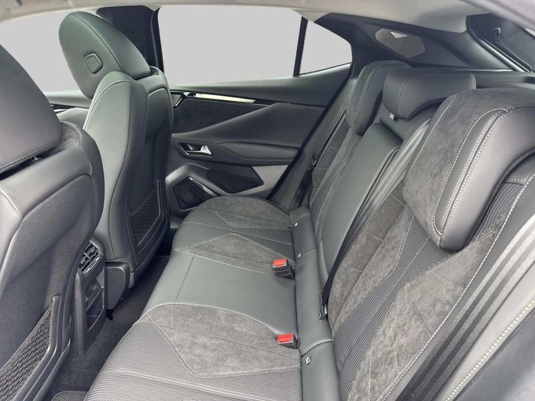 DS Automobiles DS4 ETOILE (2025) - Photo 12
