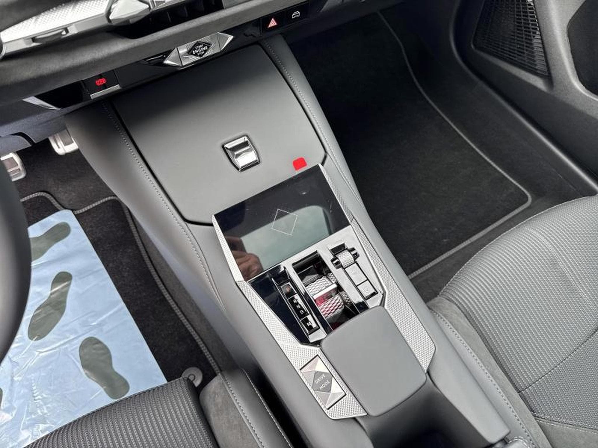 DS Automobiles DS4 ETOILE (2025) - Photo 19