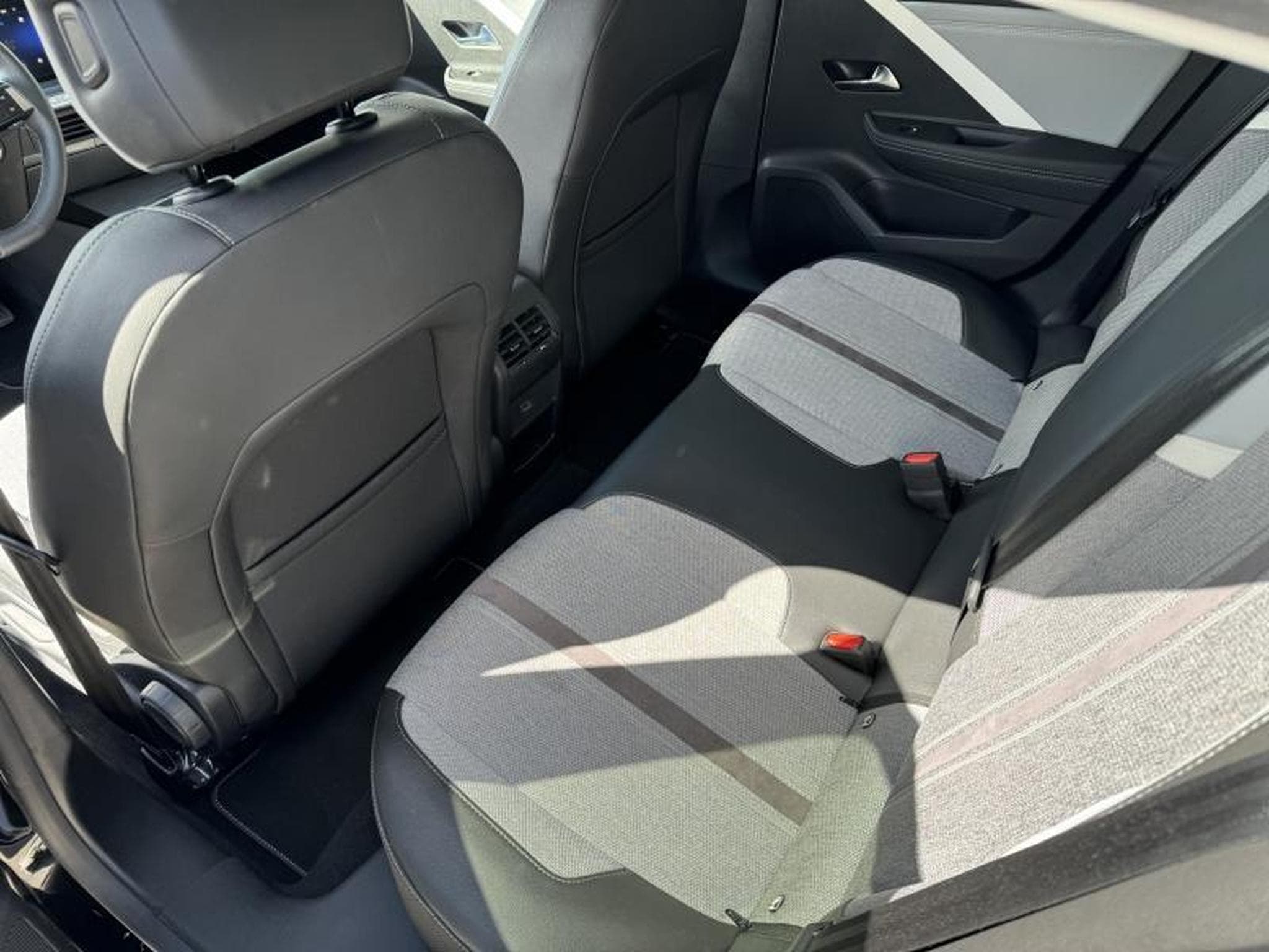 Opel Astra L Elegance (2022) - Photo 9