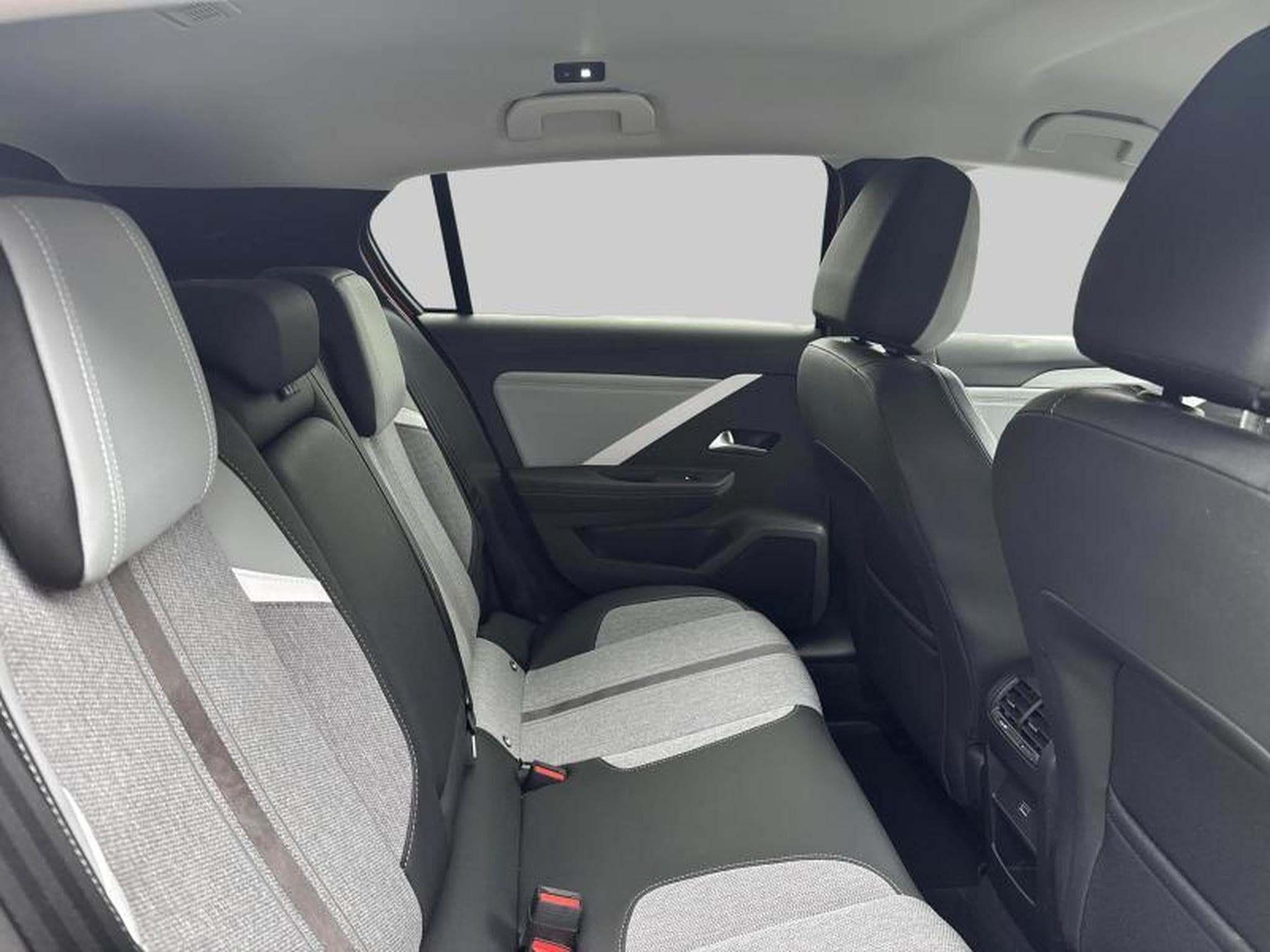 Opel Astra Elegance EAT8 (2023) - Photo 10