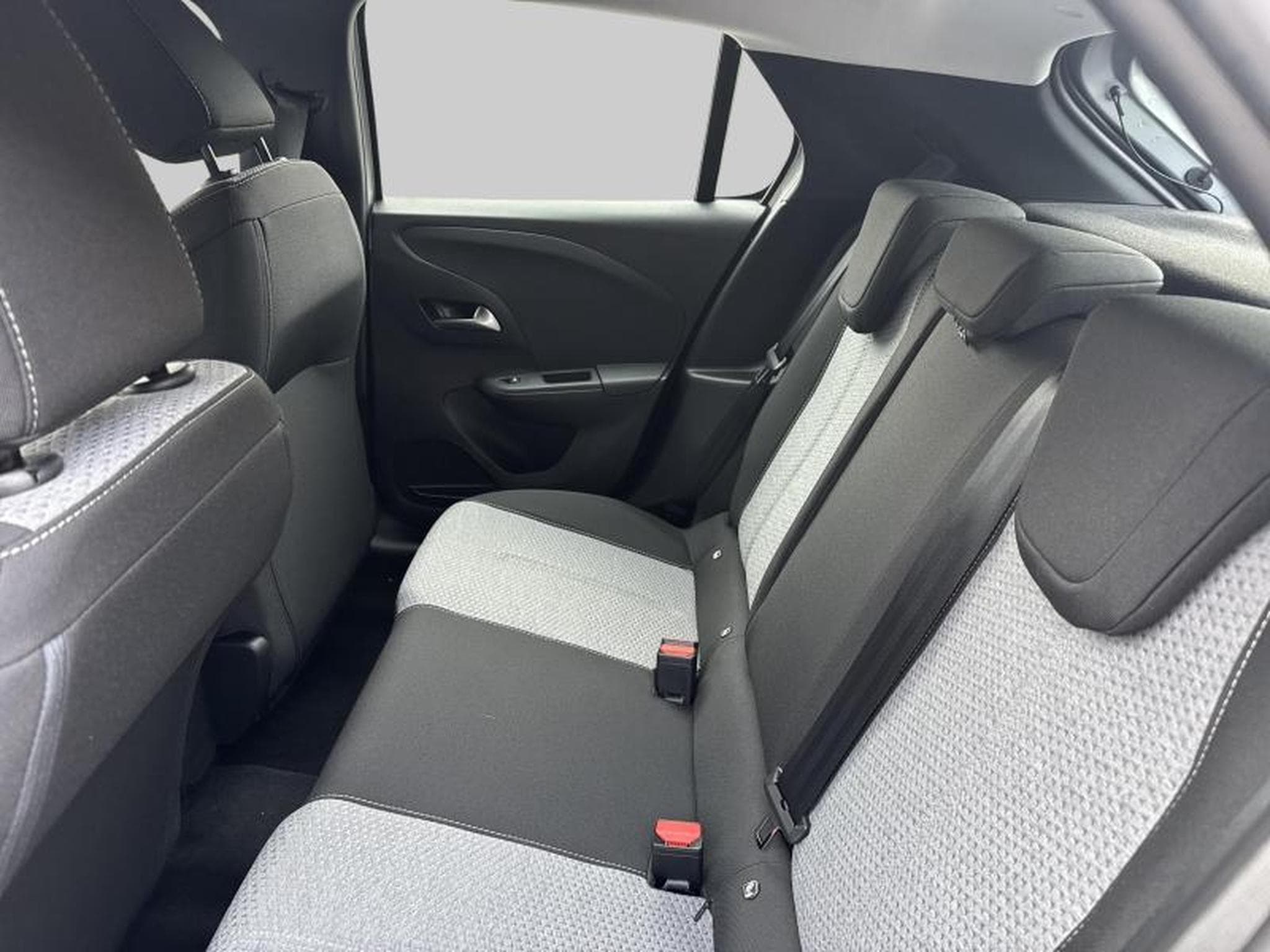 Opel Corsa F Edition (2025) - Photo 12