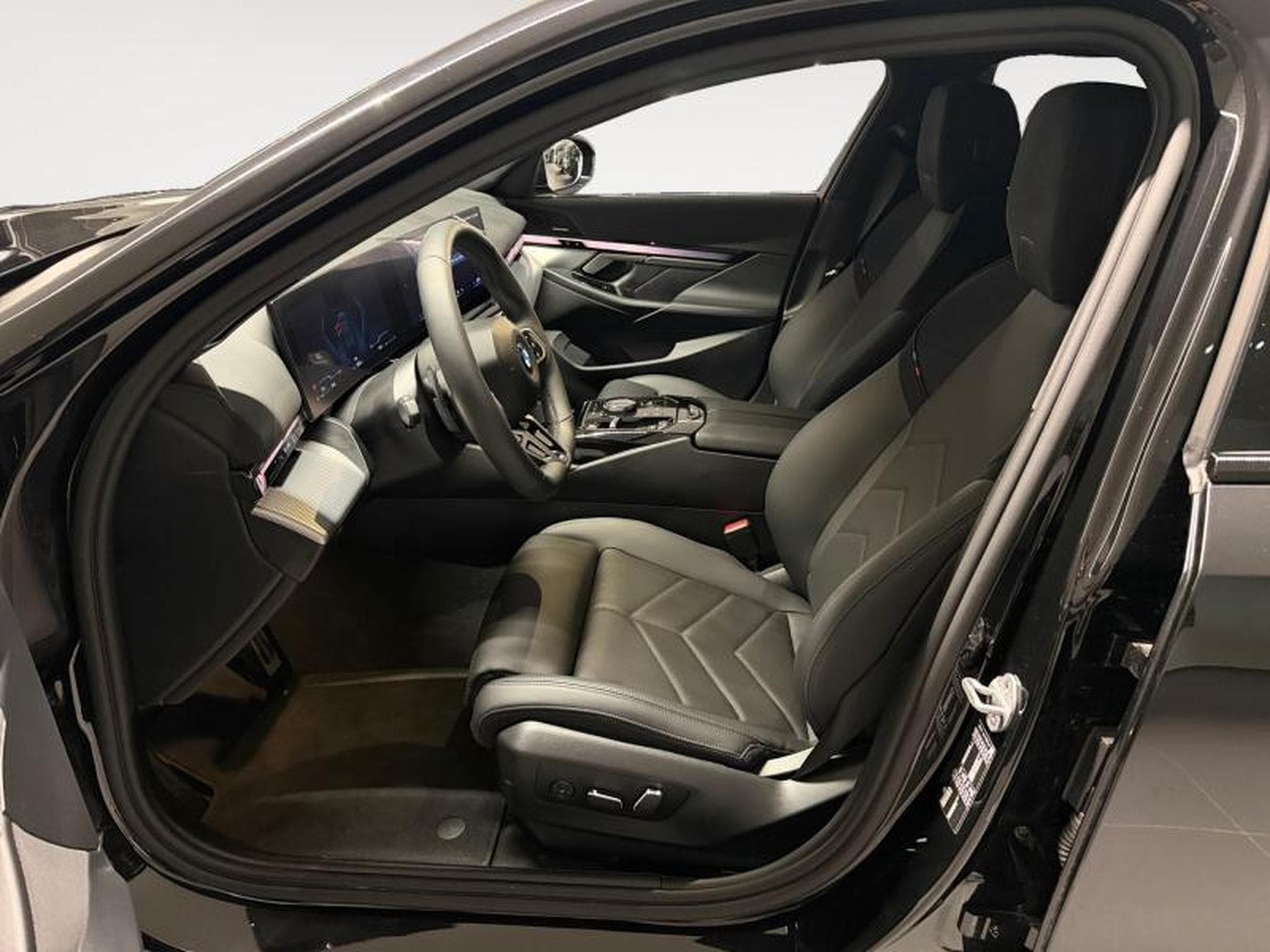 BMW 520 PACK M (2025) - Photo 11