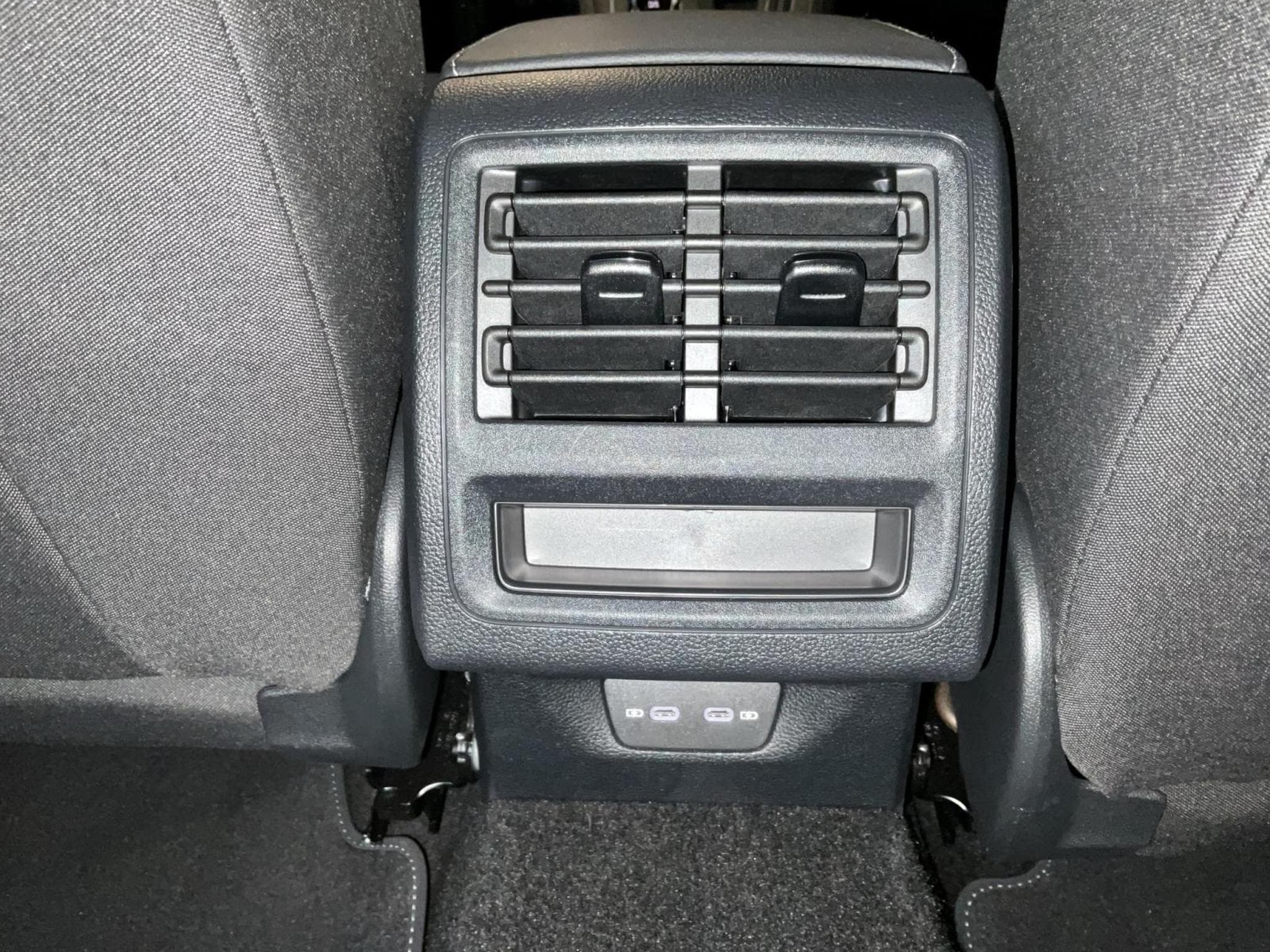 VW Golf Life+DSG+Navi+LED (2025) - Photo 19