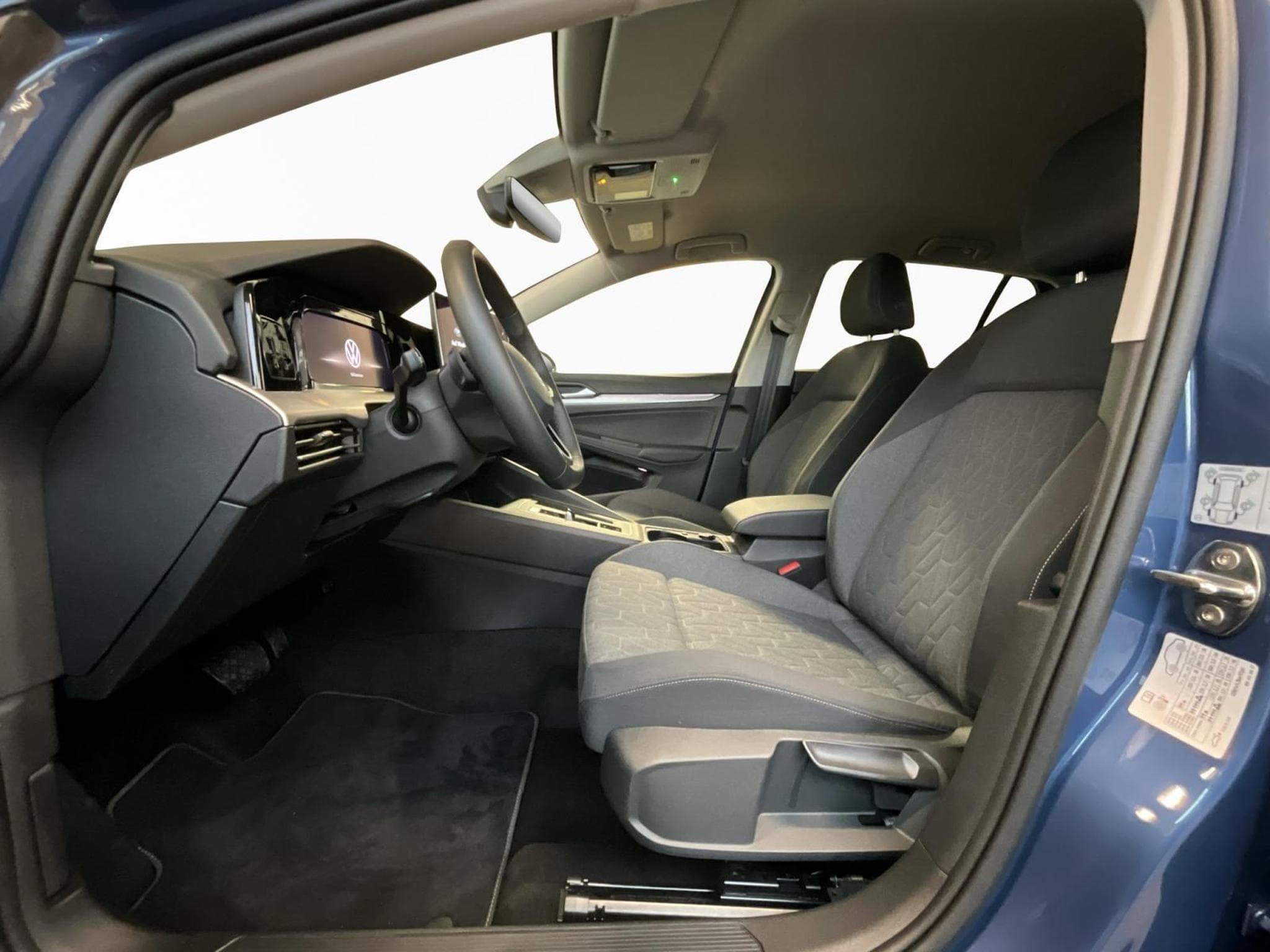 VW Golf Life+DSG+Navi+LED (2025) - Photo 9