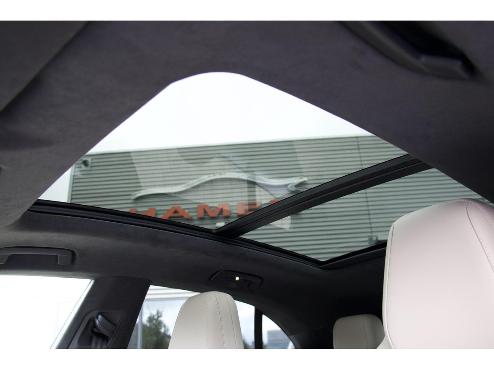 Porsche Macan Turbo (2025) - Photo 15
