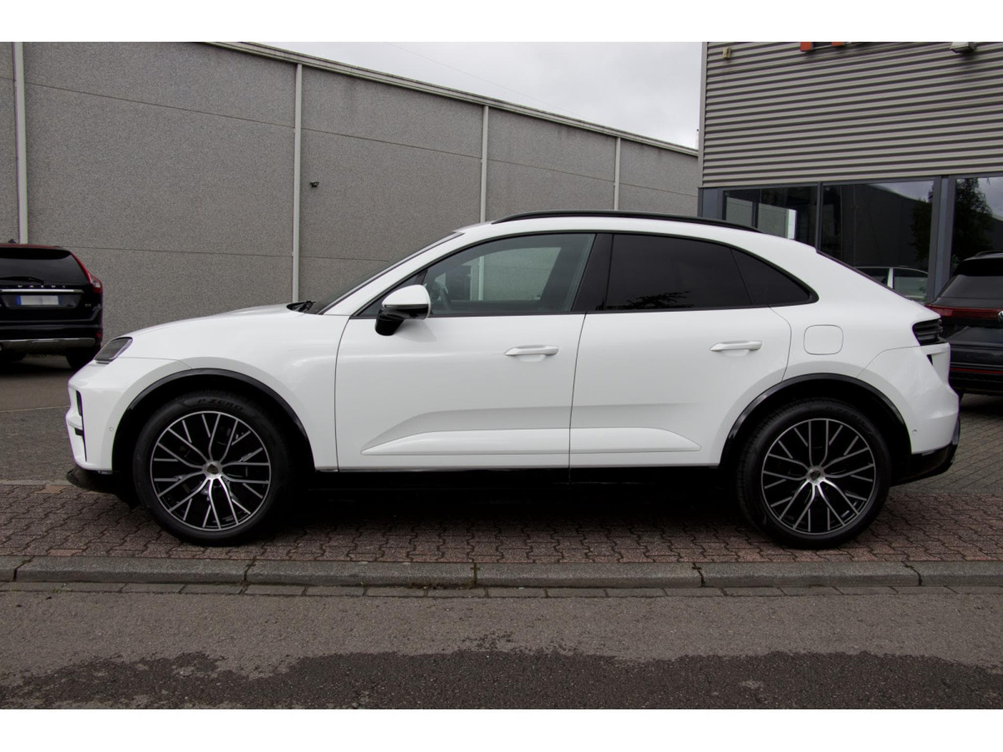 Porsche Macan Turbo (2025) - Photo 2