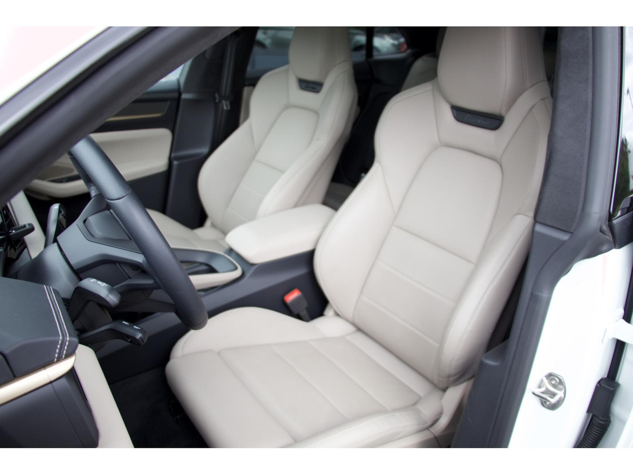 Porsche Macan Turbo (2025) - Photo 6