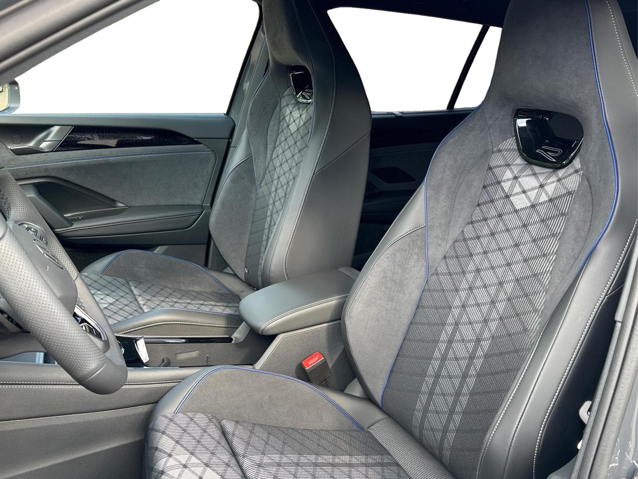 VW Tayron R-Line Edition Plus (2026) - Photo 16