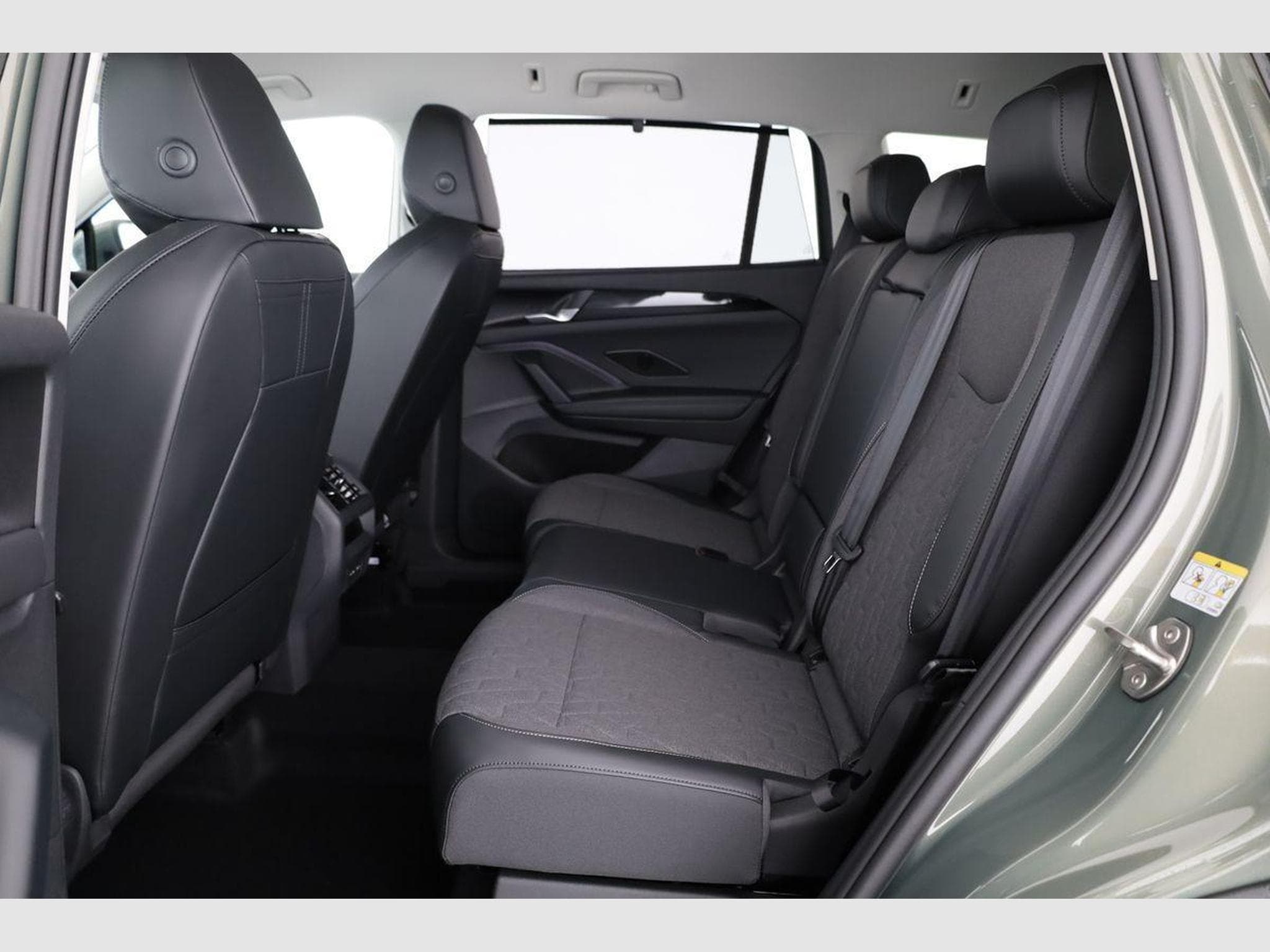 VW Tayron 1.5 TSI eHybrid 150 kW Life (2025) - Photo 10
