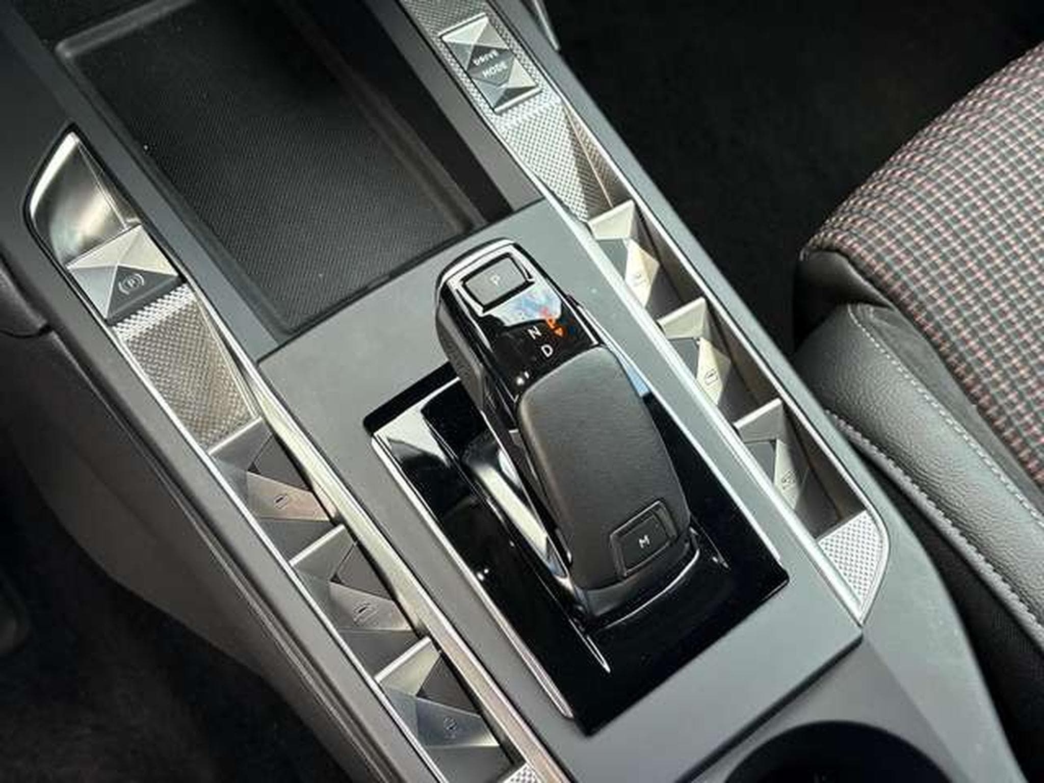 DS Automobiles DS3 1.2 PURETECH 130CH PERFORMANCE LINE AUTOMATIQUE (2024) - Photo 12