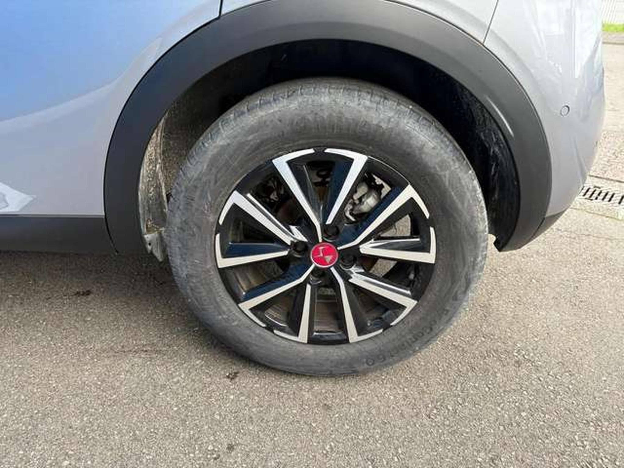 DS Automobiles DS3 1.2 PURETECH 130CH PERFORMANCE LINE AUTOMATIQUE (2024) - Photo 4