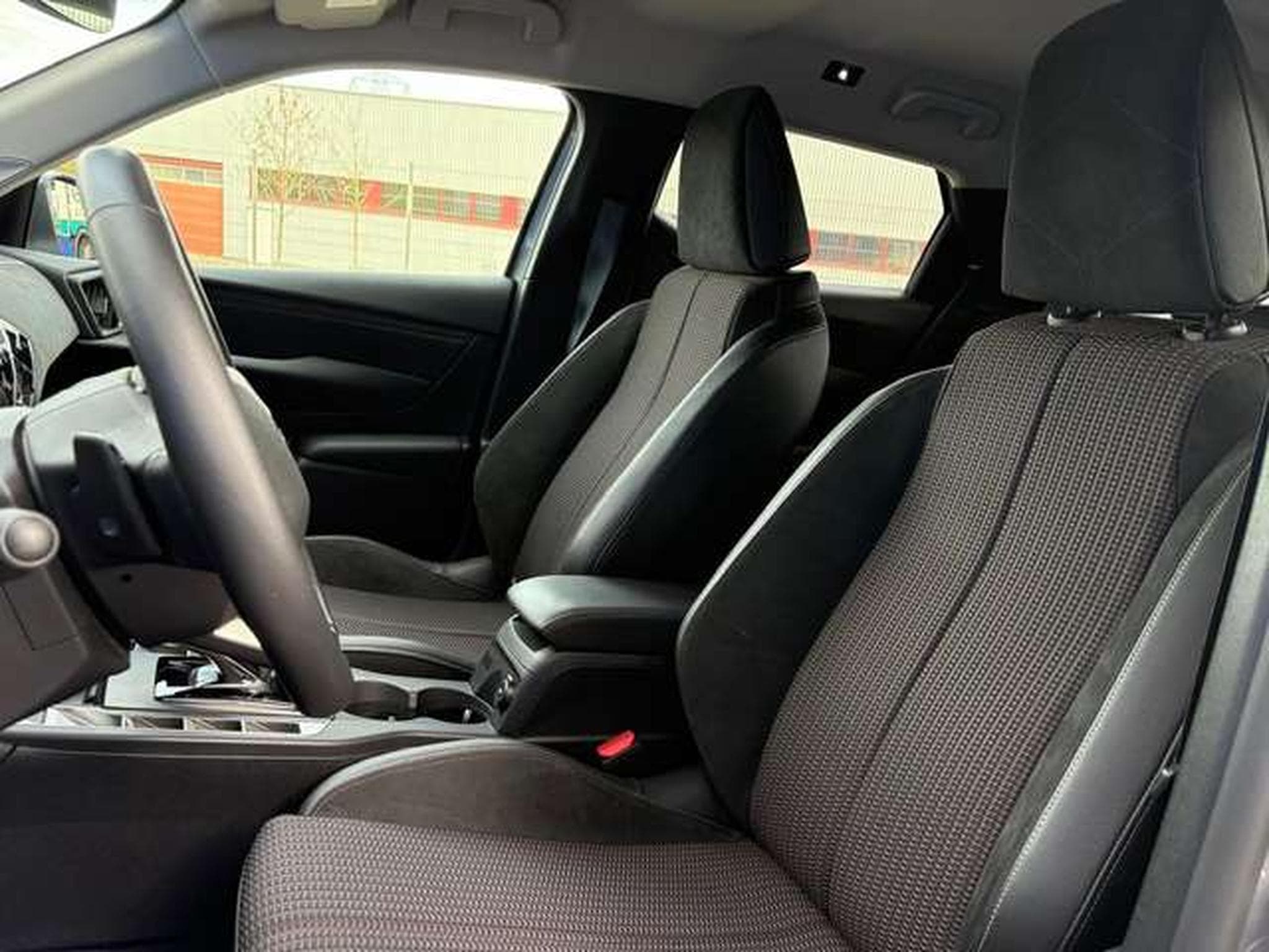 DS Automobiles DS3 1.2 PURETECH 130CH PERFORMANCE LINE AUTOMATIQUE (2024) - Photo 6