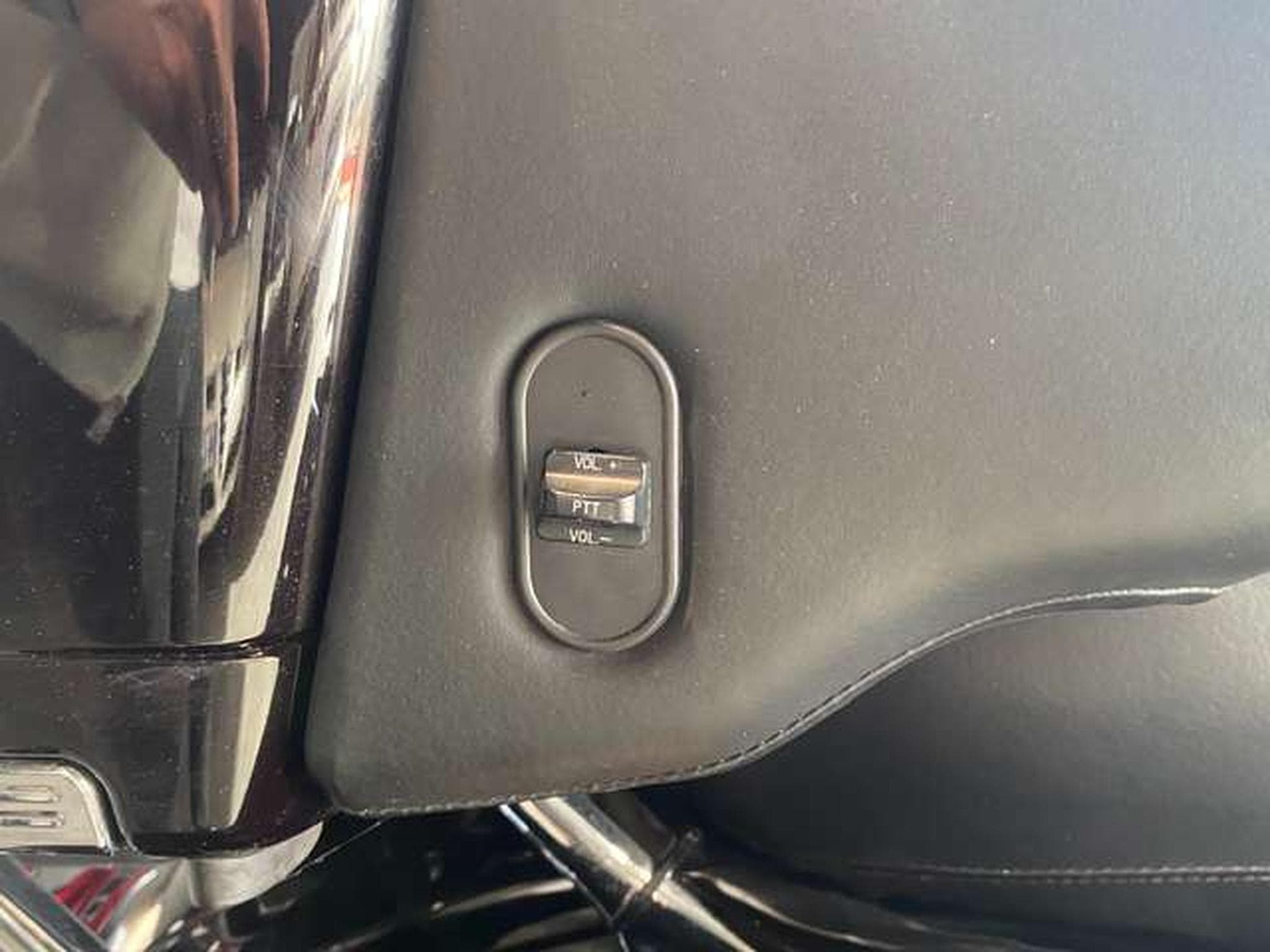 Harley-Davidson CVO Limited Limited Edition Ultra Classic Electra Glide / VP (2011) - Photo 13