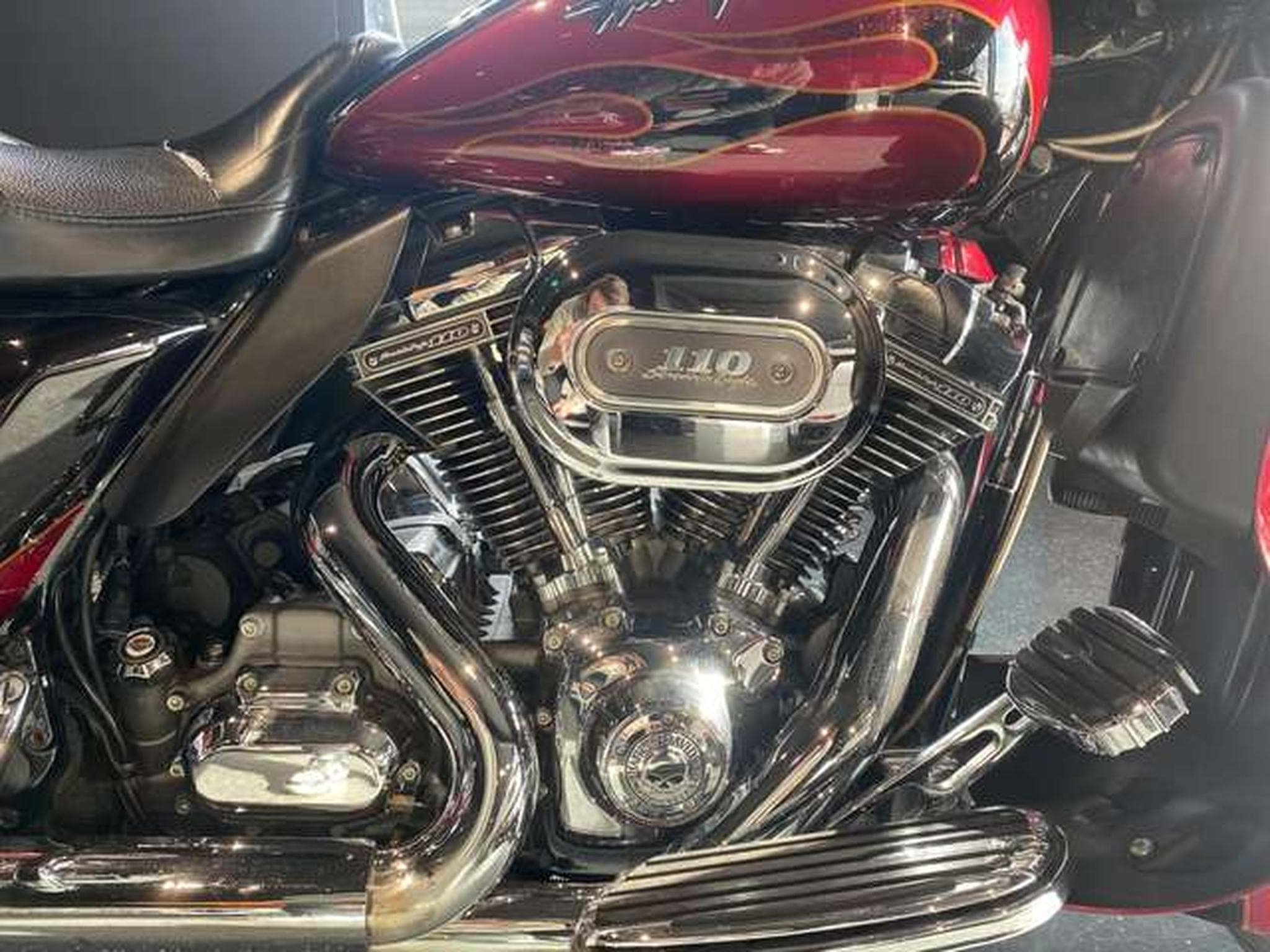 Harley-Davidson CVO Limited Limited Edition Ultra Classic Electra Glide / VP (2011) - Photo 7
