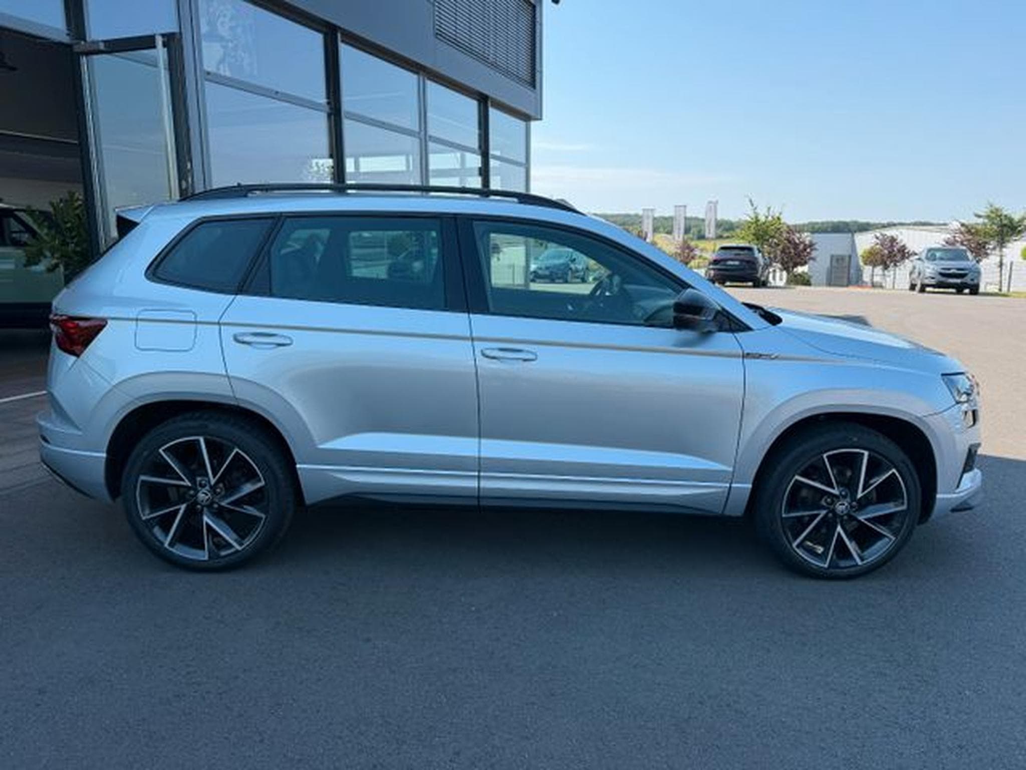 Skoda Karoq Karoq 2,0TSi Sportline 4x4 Pano AHK19" Kam Leder (2022) - Photo 4