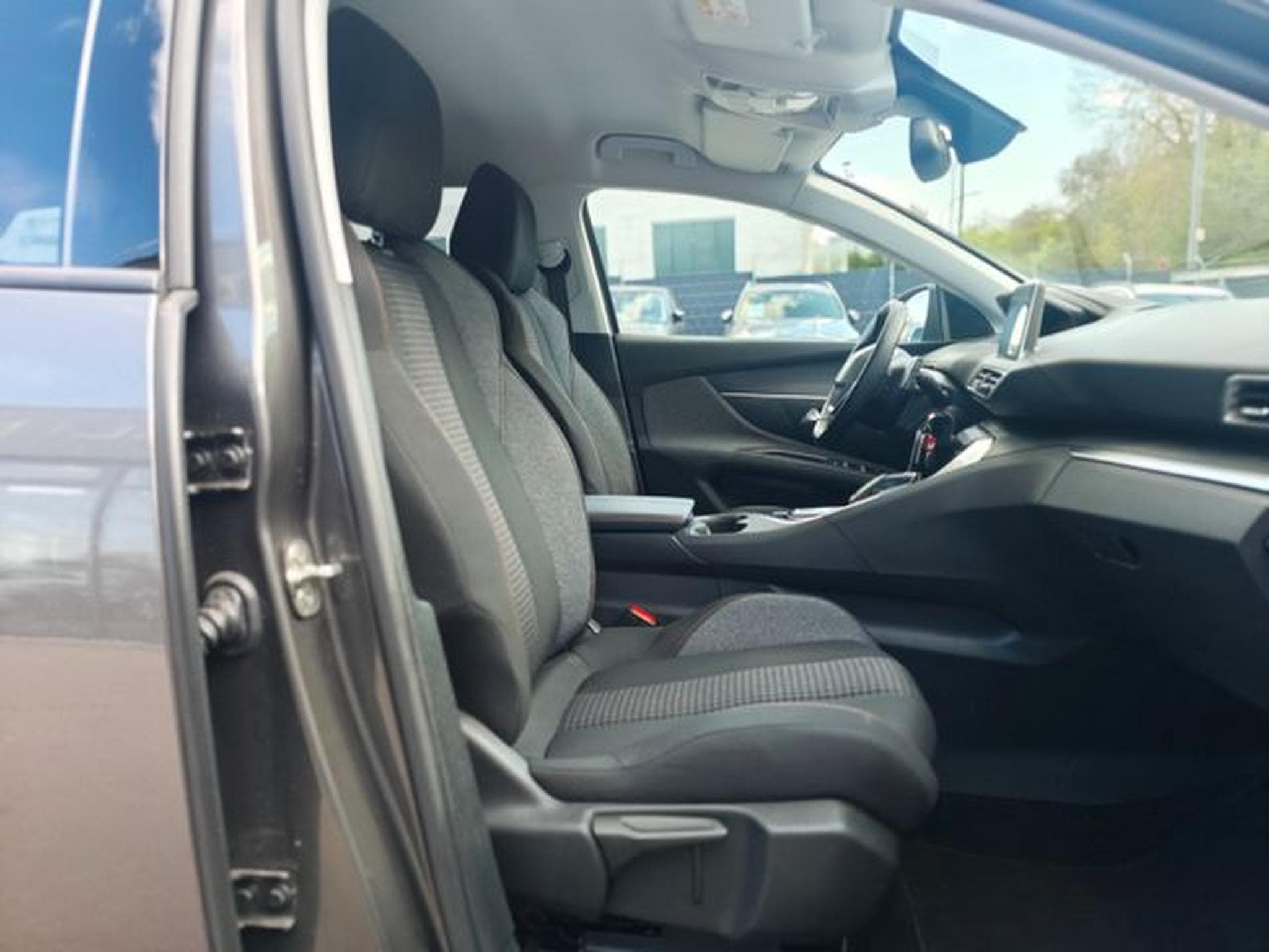 Peugeot 5008 5008*7 SITZER*AUTOMATIK*VIRTUELL*PACK ASSIST*2.H (2019) - Photo 15