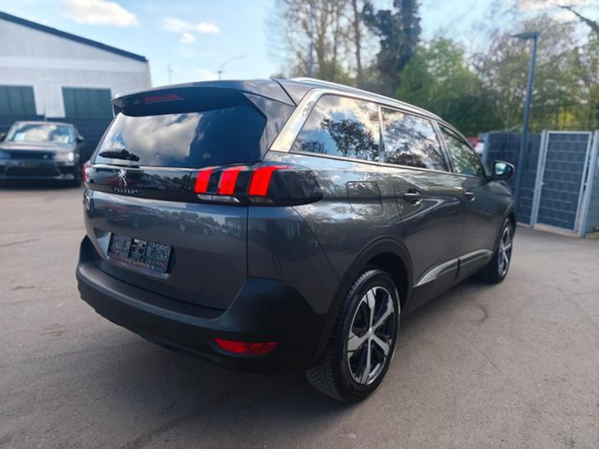 Peugeot 5008 5008*7 SITZER*AUTOMATIK*VIRTUELL*PACK ASSIST*2.H (2019) - Photo 6