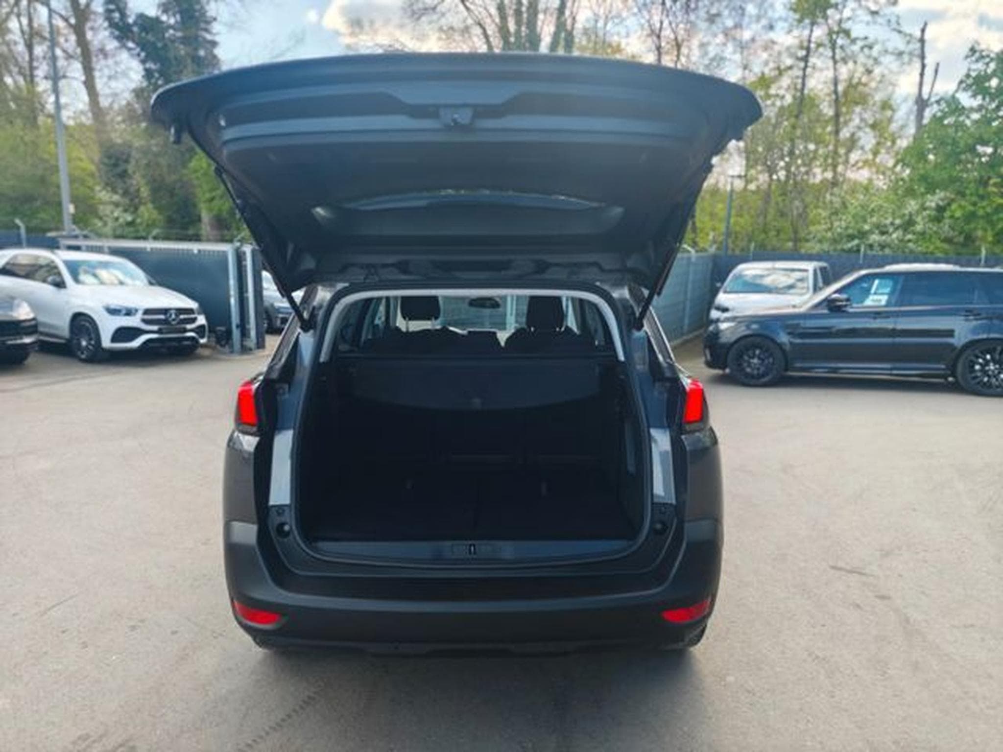Peugeot 5008 5008*7 SITZER*AUTOMATIK*VIRTUELL*PACK ASSIST*2.H (2019) - Photo 9