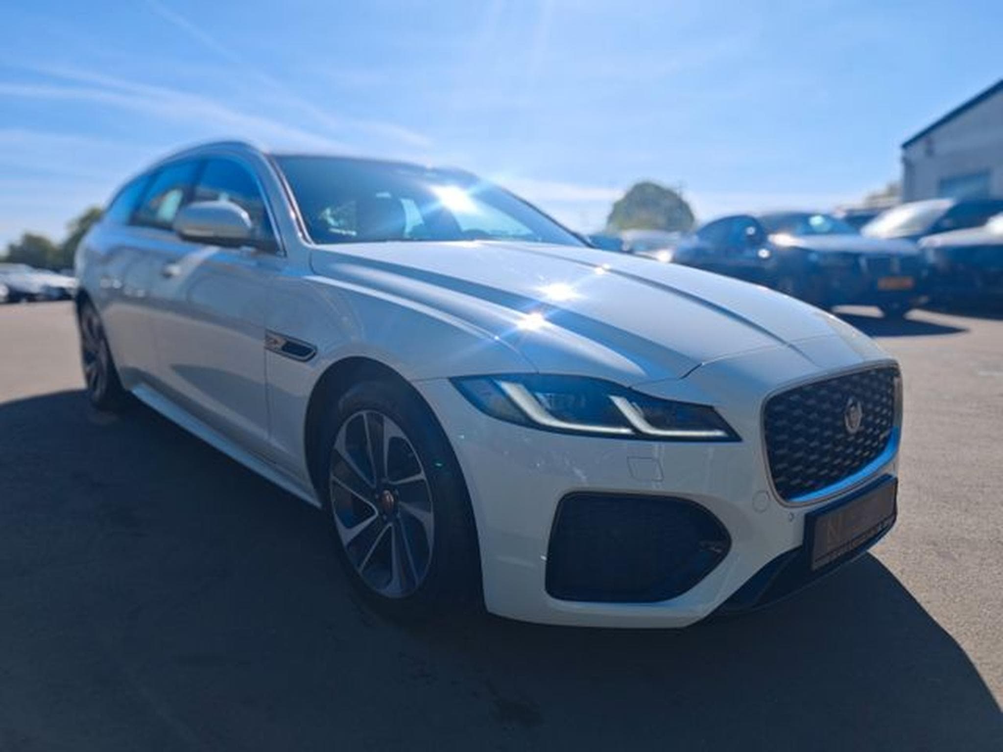 Jaguar XF XF SPORTBRAKE AWD*R-DYNAMIC*2.HD*LED*LEDER*TOP* (2023) - Photo 4