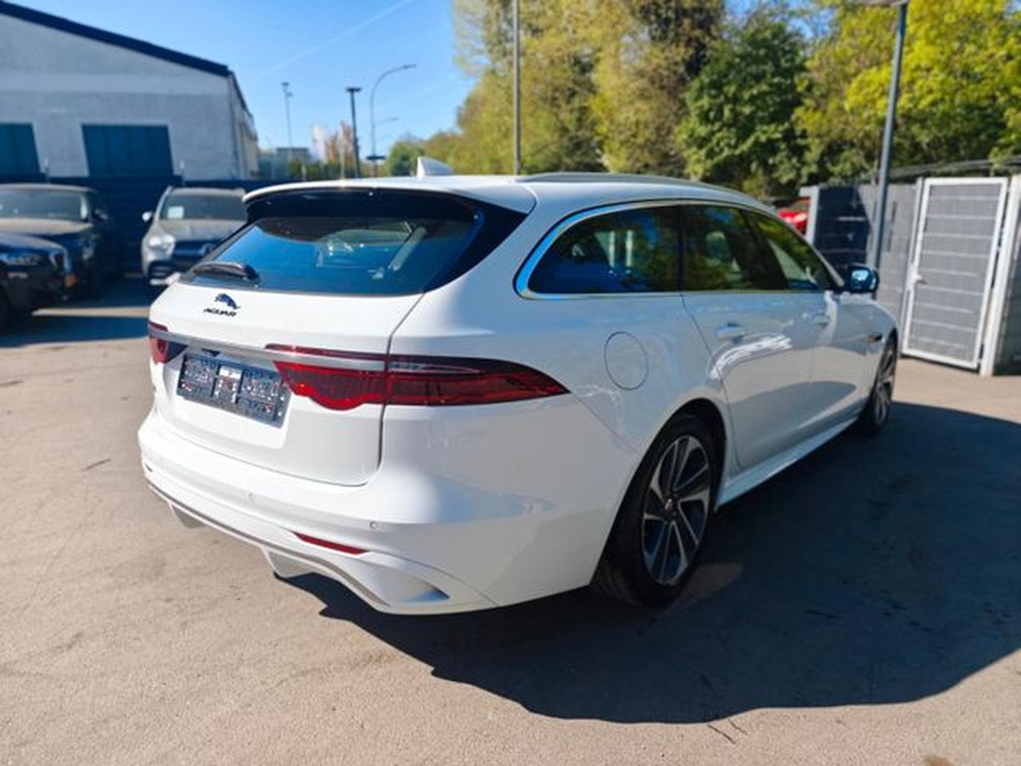 Jaguar XF XF SPORTBRAKE AWD*R-DYNAMIC*2.HD*LED*LEDER*TOP* (2023) - Photo 6