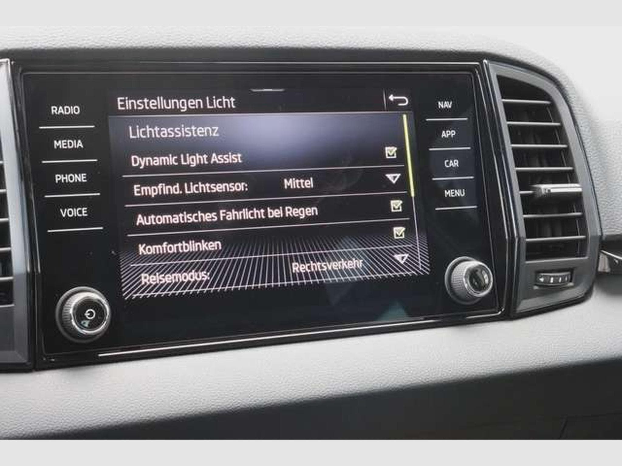 Skoda Karoq Sportline DSG/ACC/Matrix/AHK/Side/5-J Gara (2026) - Photo 18