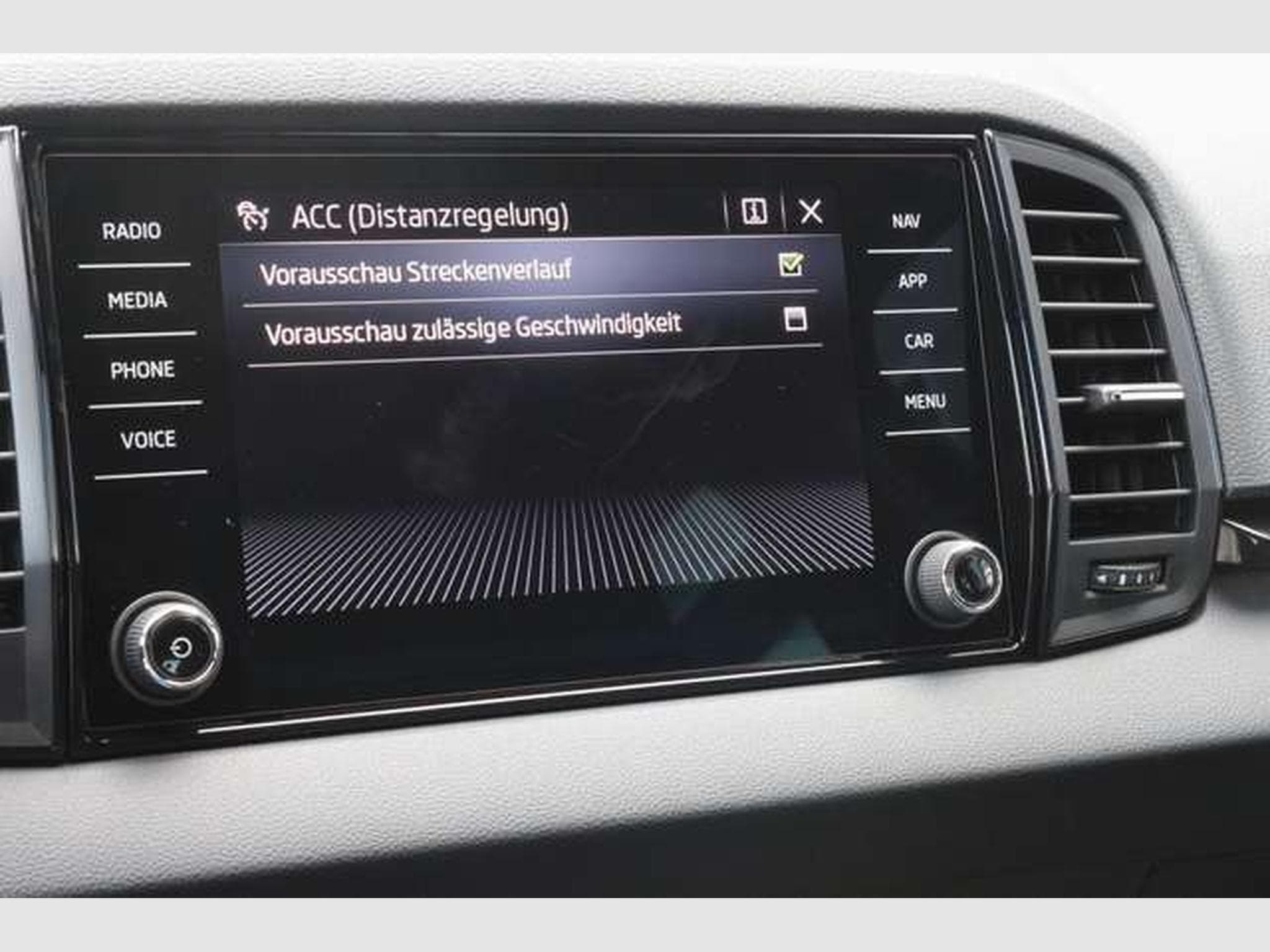 Skoda Karoq Sportline DSG/ACC/Matrix/AHK/Side/5-J Gara (2026) - Photo 18