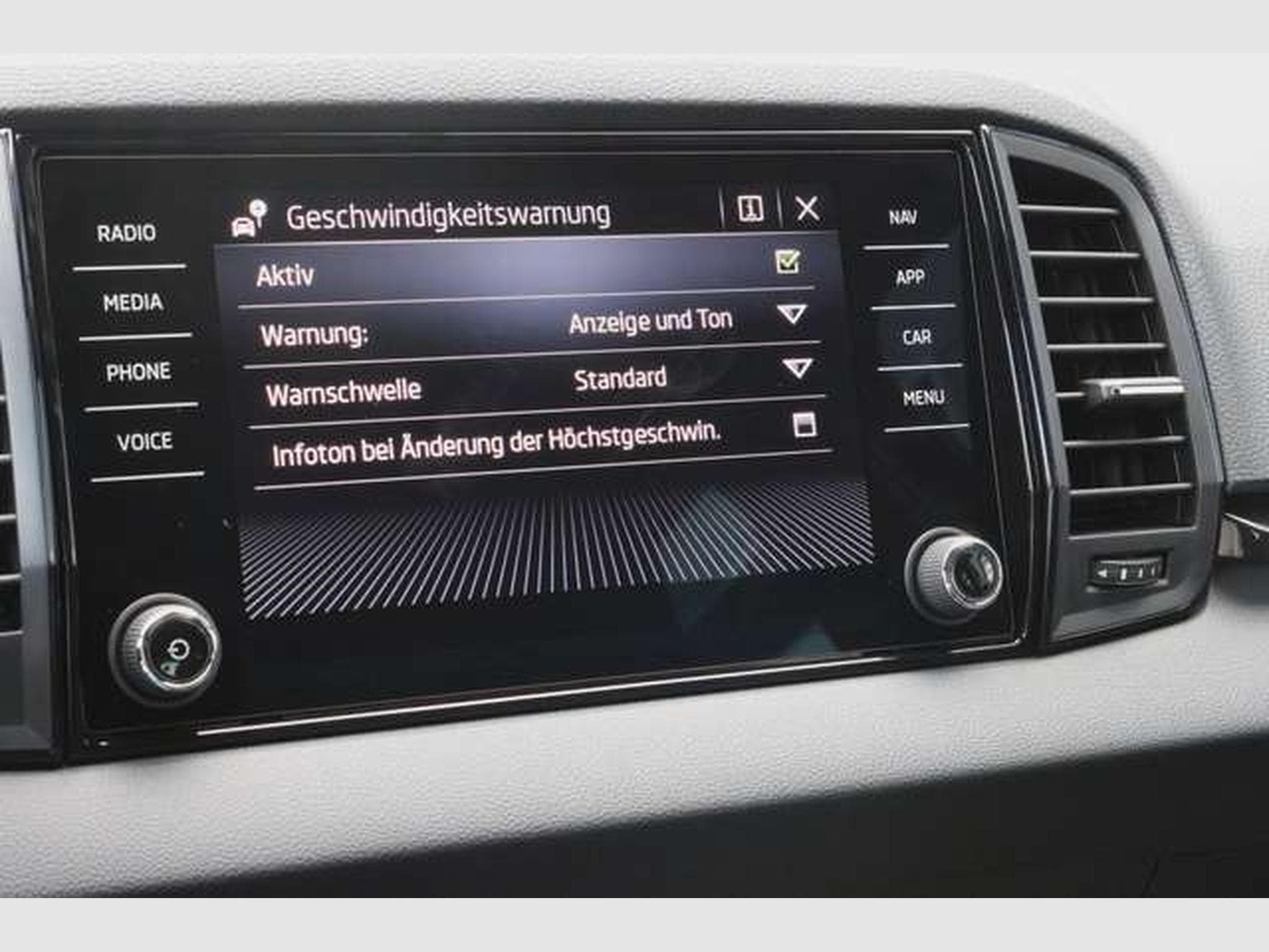 Skoda Karoq Sportline DSG/ACC/Matrix/AHK/Side/5-J Gara (2026) - Photo 23