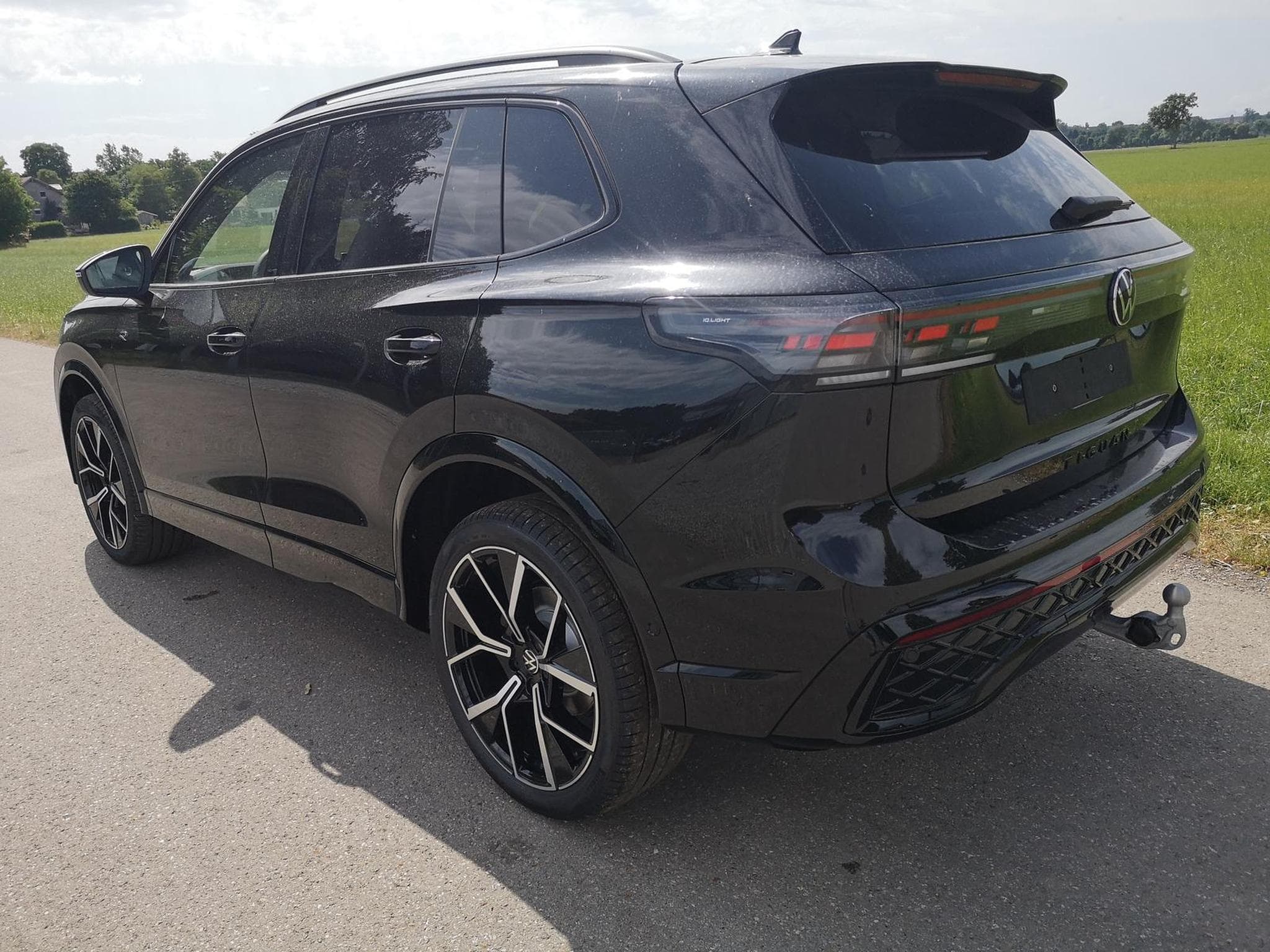 VW Tiguan 2.0 TDI 142 kW 4Motion R-Line (2025) - Photo 3