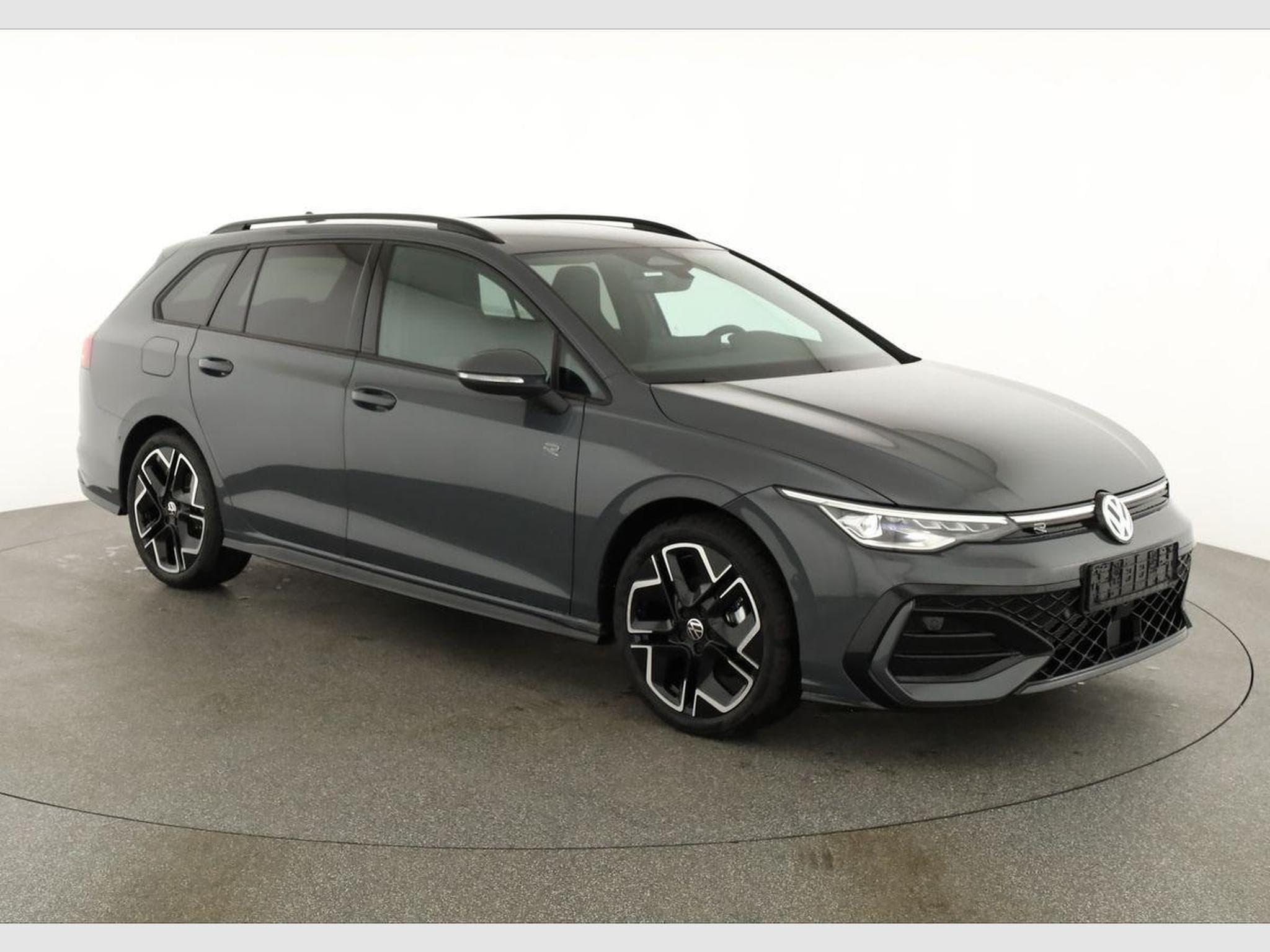 VW Golf Variant 1.5 TSI 110 kW R-Line (2026) - Photo 1