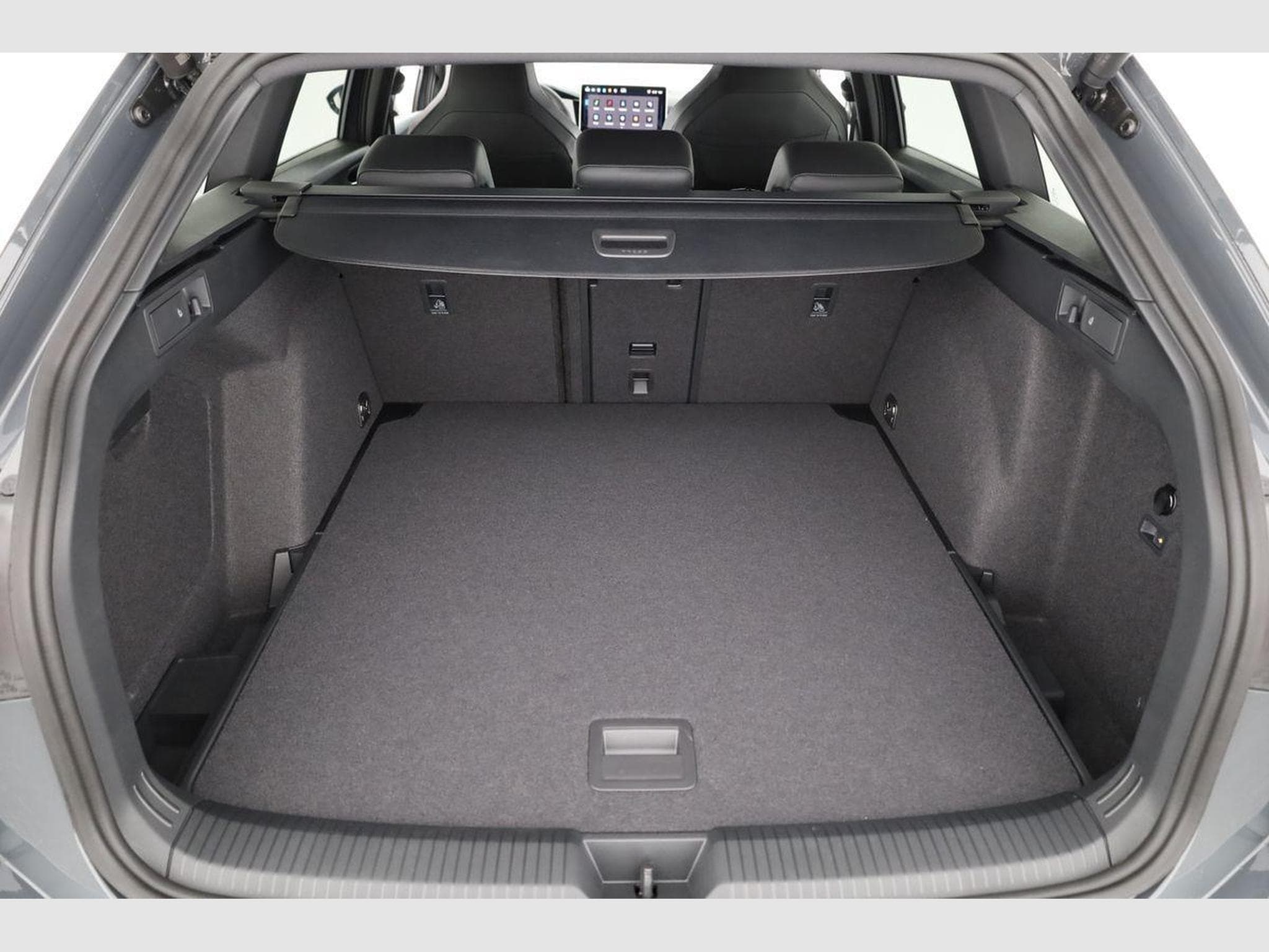 VW Golf Variant 1.5 TSI 110 kW R-Line (2026) - Photo 11