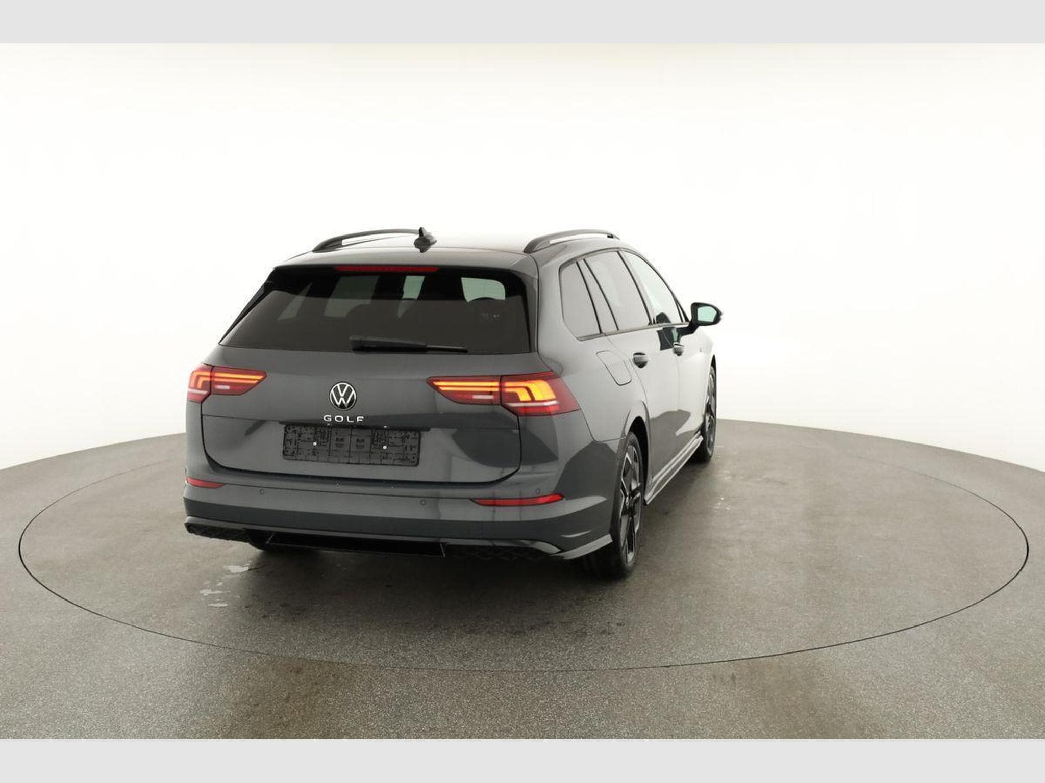 VW Golf Variant 1.5 TSI 110 kW R-Line (2026) - Photo 17