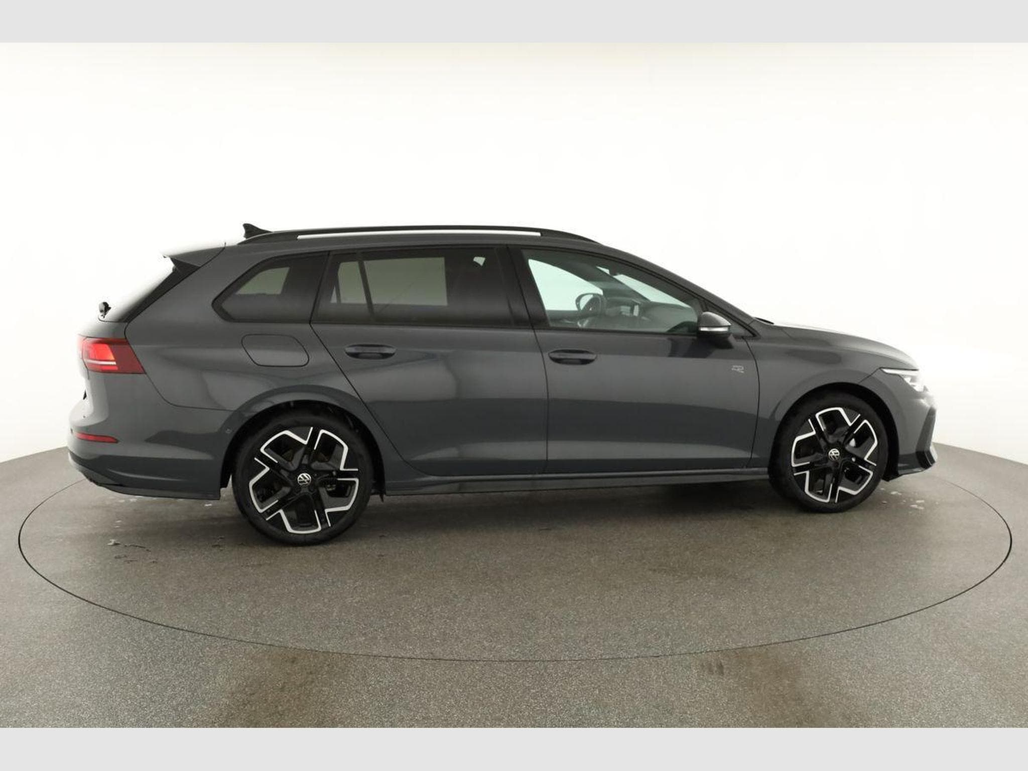 VW Golf Variant 1.5 TSI 110 kW R-Line (2026) - Photo 21