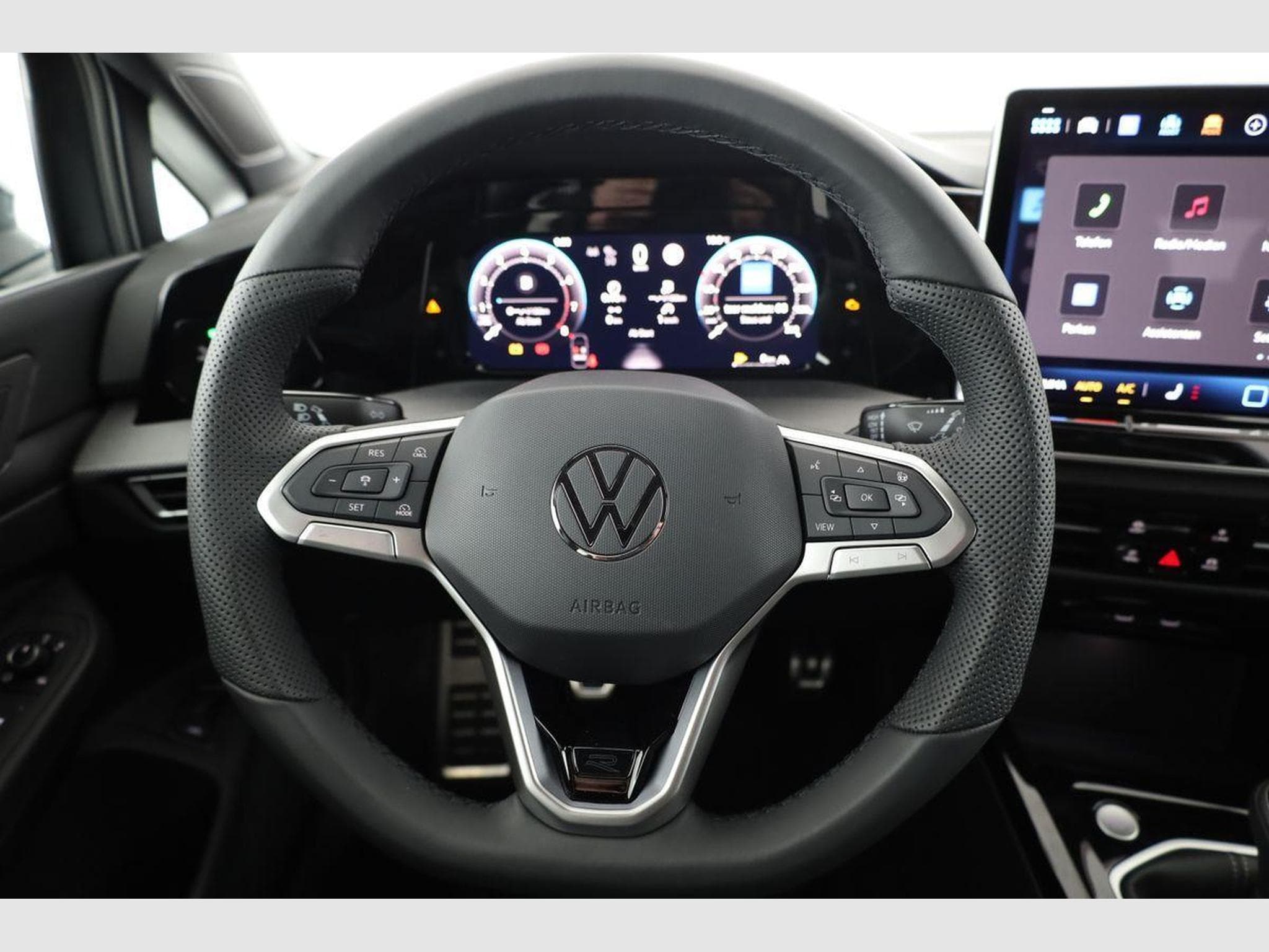 VW Golf Variant 1.5 TSI 110 kW R-Line (2026) - Photo 5