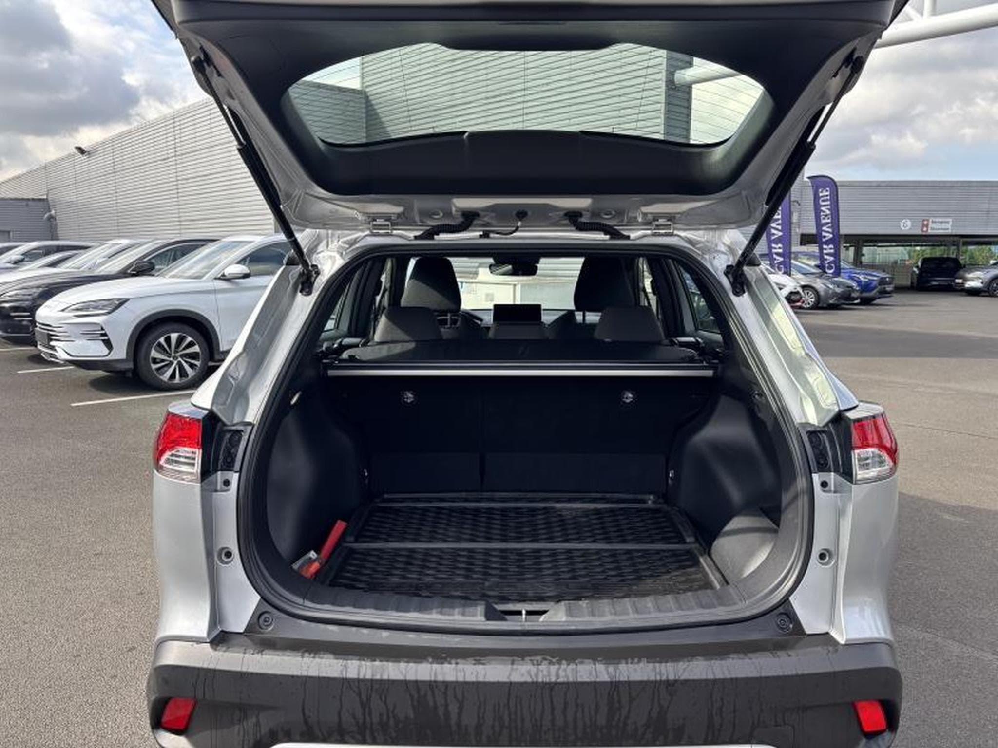 Toyota Corolla Dynamic 2,0 + Safety Pack (2024) - Photo 13