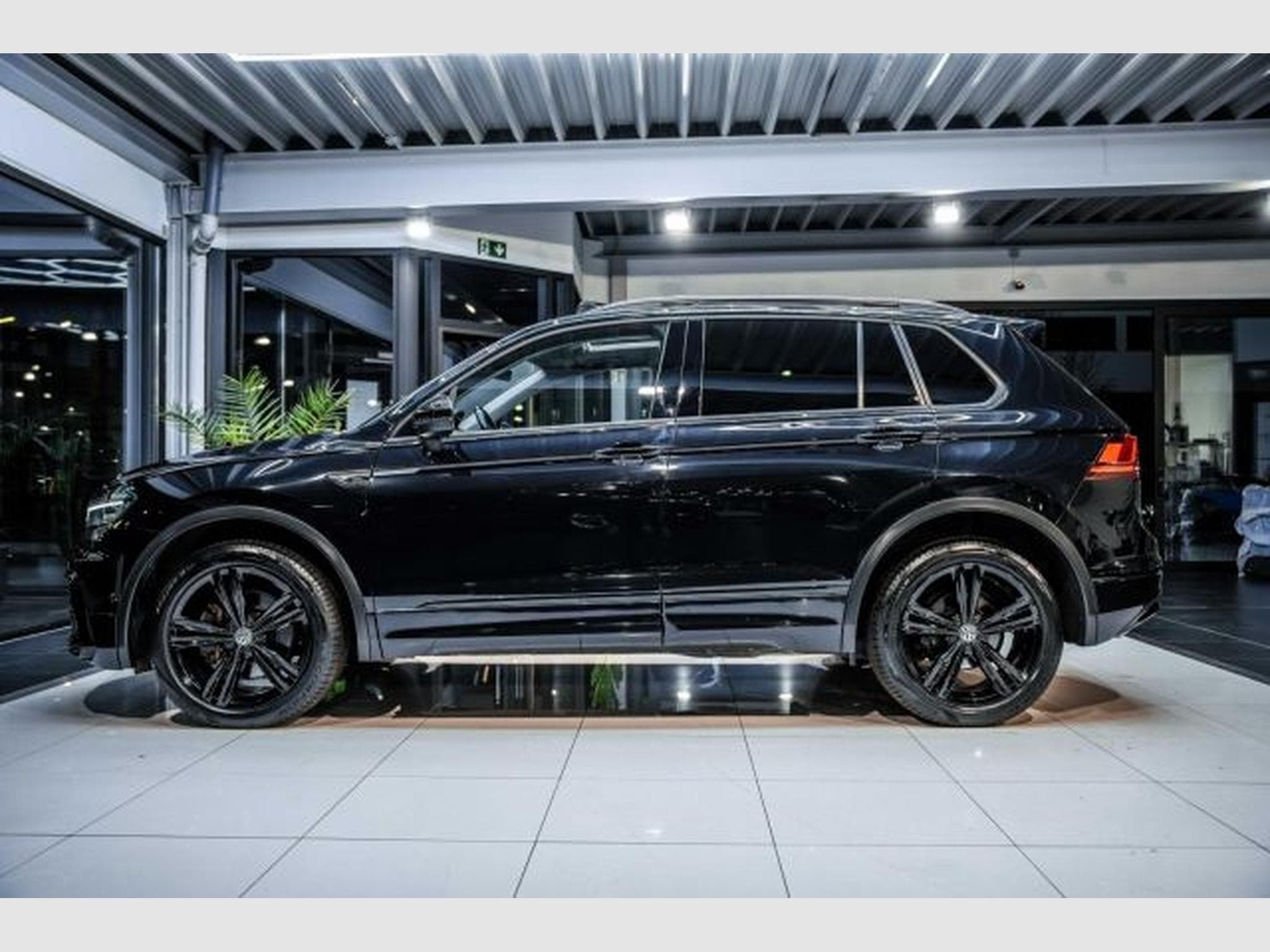 VW Tiguan Tiguan 2.0 TDI DSG Highl R-Line 4M NAVI LED PANO (2020) - Photo 11