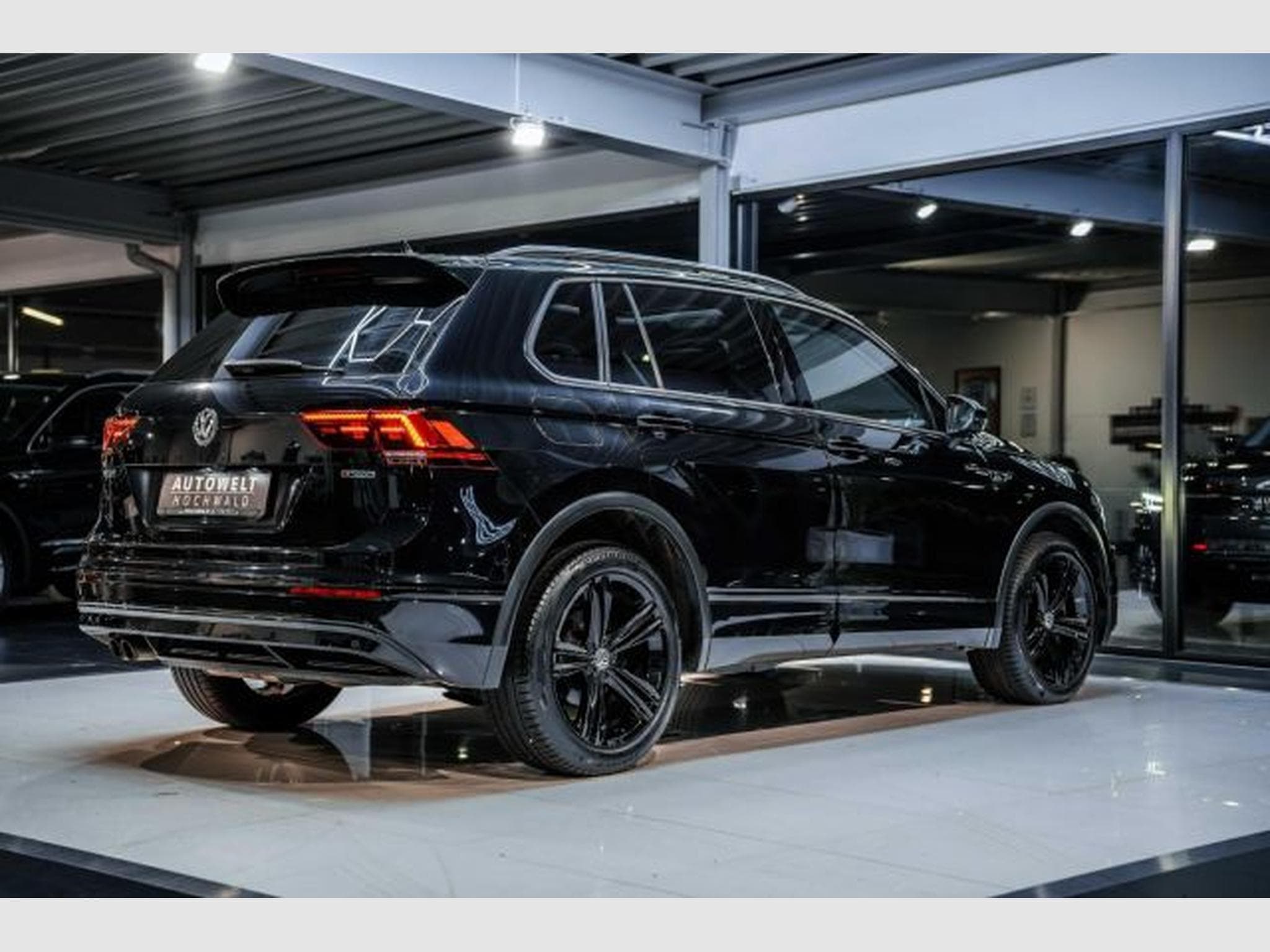 VW Tiguan Tiguan 2.0 TDI DSG Highl R-Line 4M NAVI LED PANO (2020) - Photo 12