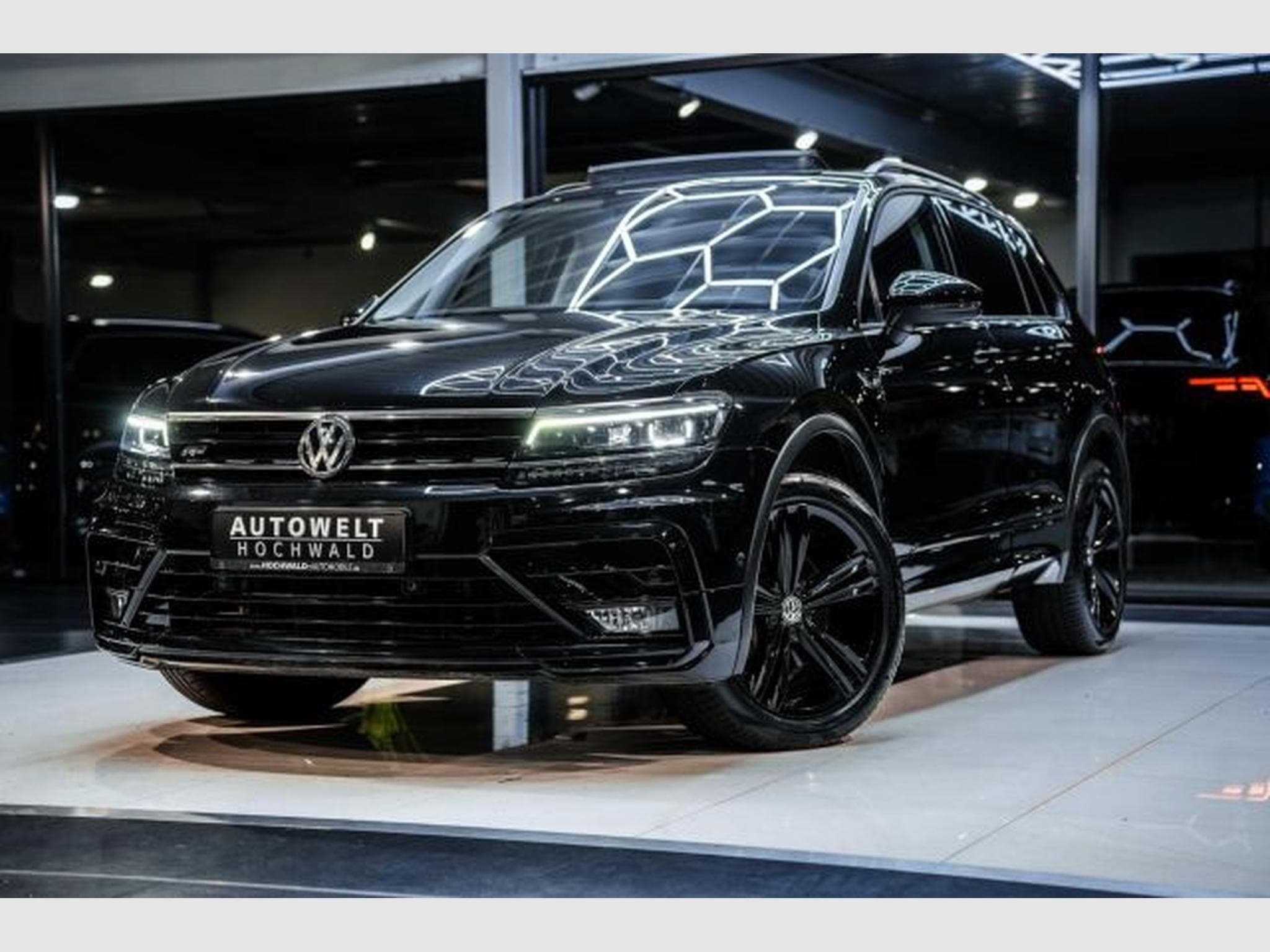VW Tiguan Tiguan 2.0 TDI DSG Highl R-Line 4M NAVI LED PANO (2020) - Photo 2