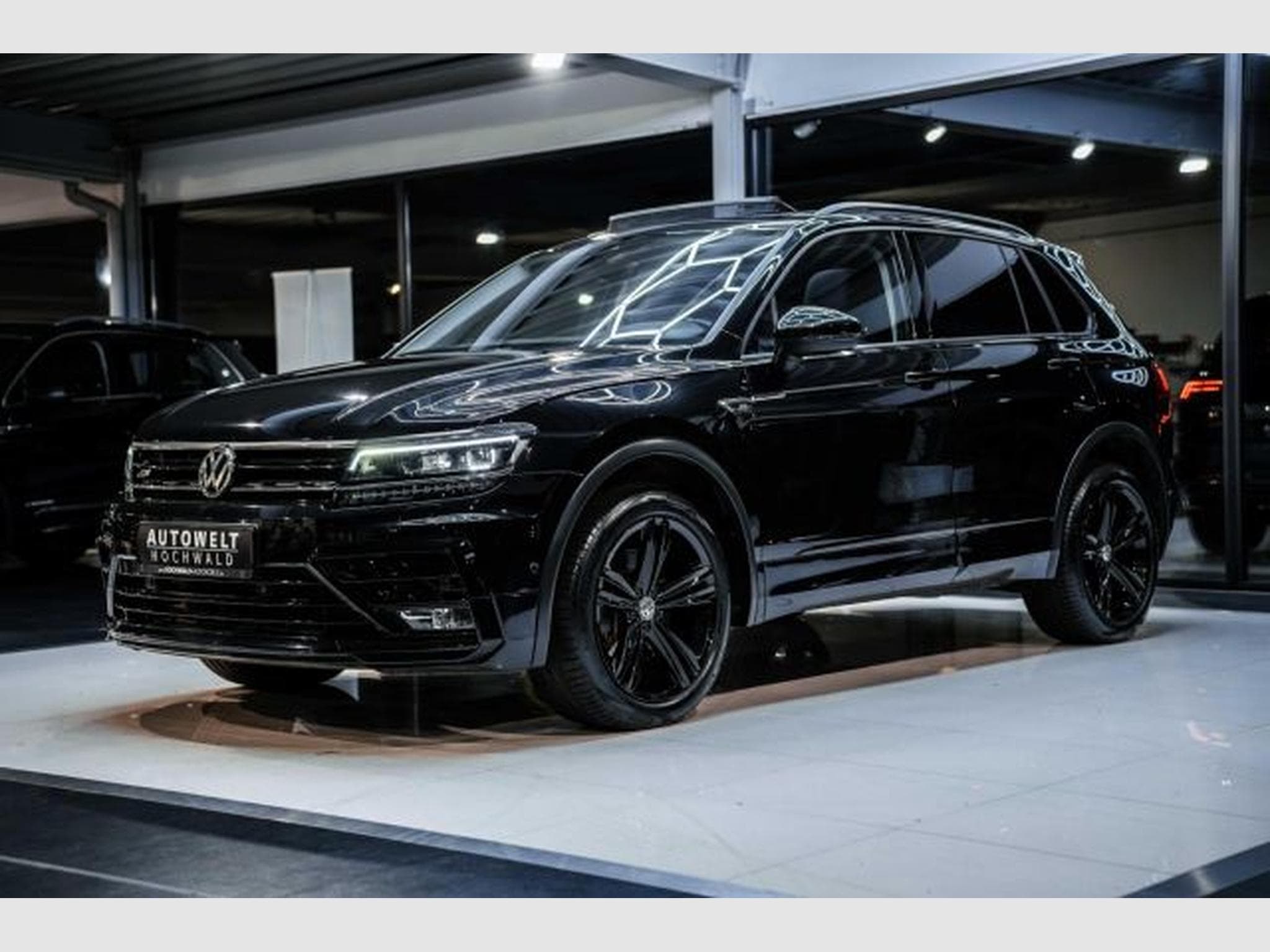 VW Tiguan Tiguan 2.0 TDI DSG Highl R-Line 4M NAVI LED PANO (2020) - Photo 4