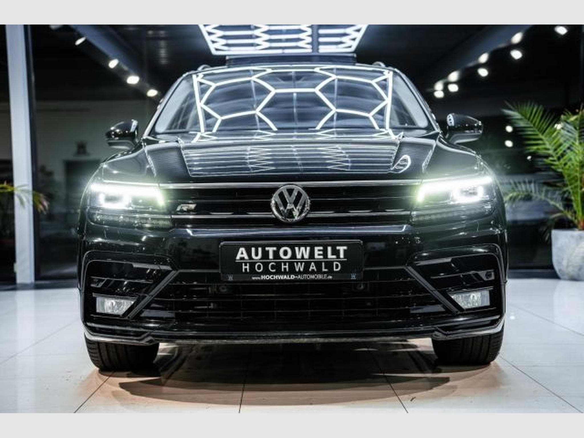 VW Tiguan Tiguan 2.0 TDI DSG Highl R-Line 4M NAVI LED PANO (2020) - Photo 5