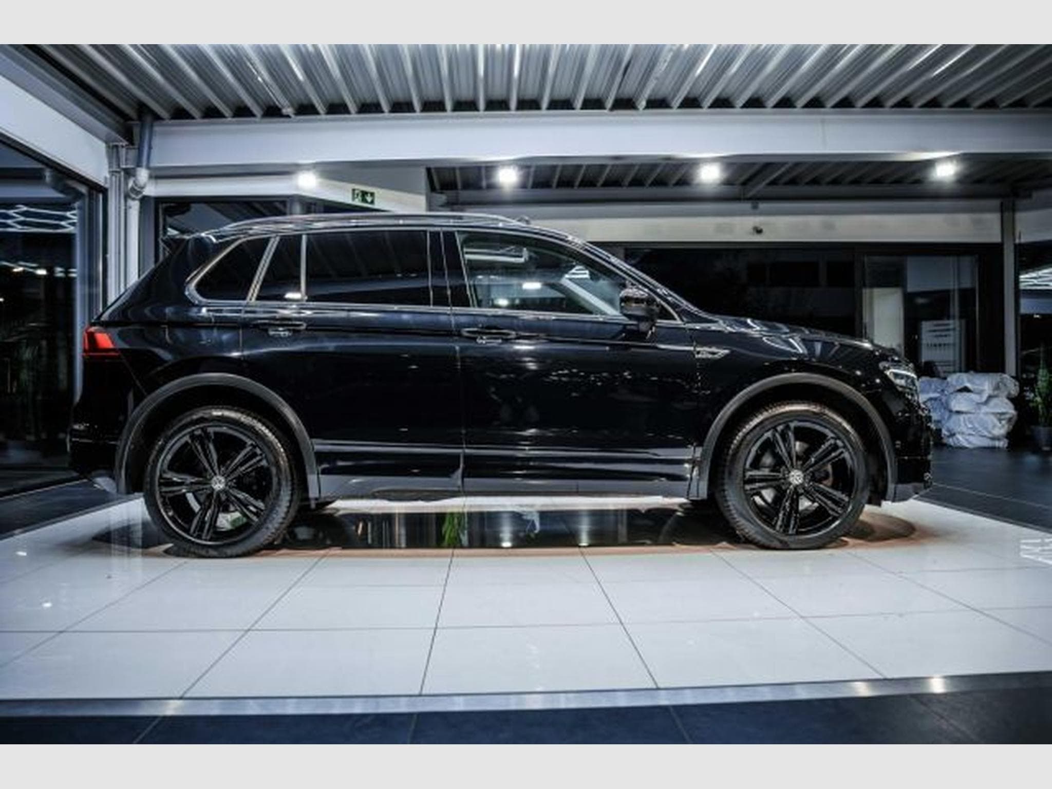 VW Tiguan Tiguan 2.0 TDI DSG Highl R-Line 4M NAVI LED PANO (2020) - Photo 7