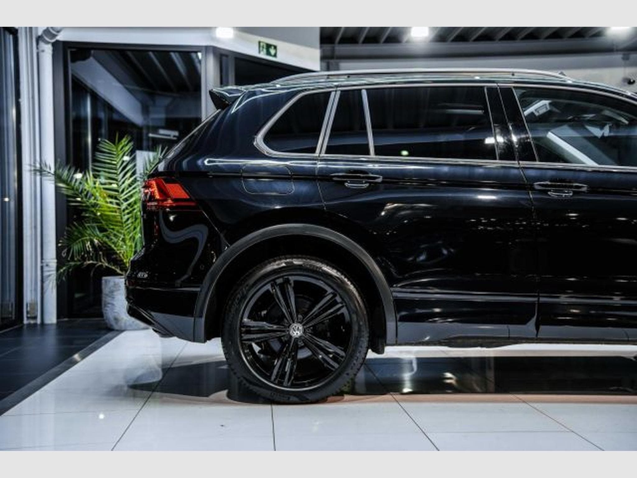 VW Tiguan Tiguan 2.0 TDI DSG Highl R-Line 4M NAVI LED PANO (2020) - Photo 8
