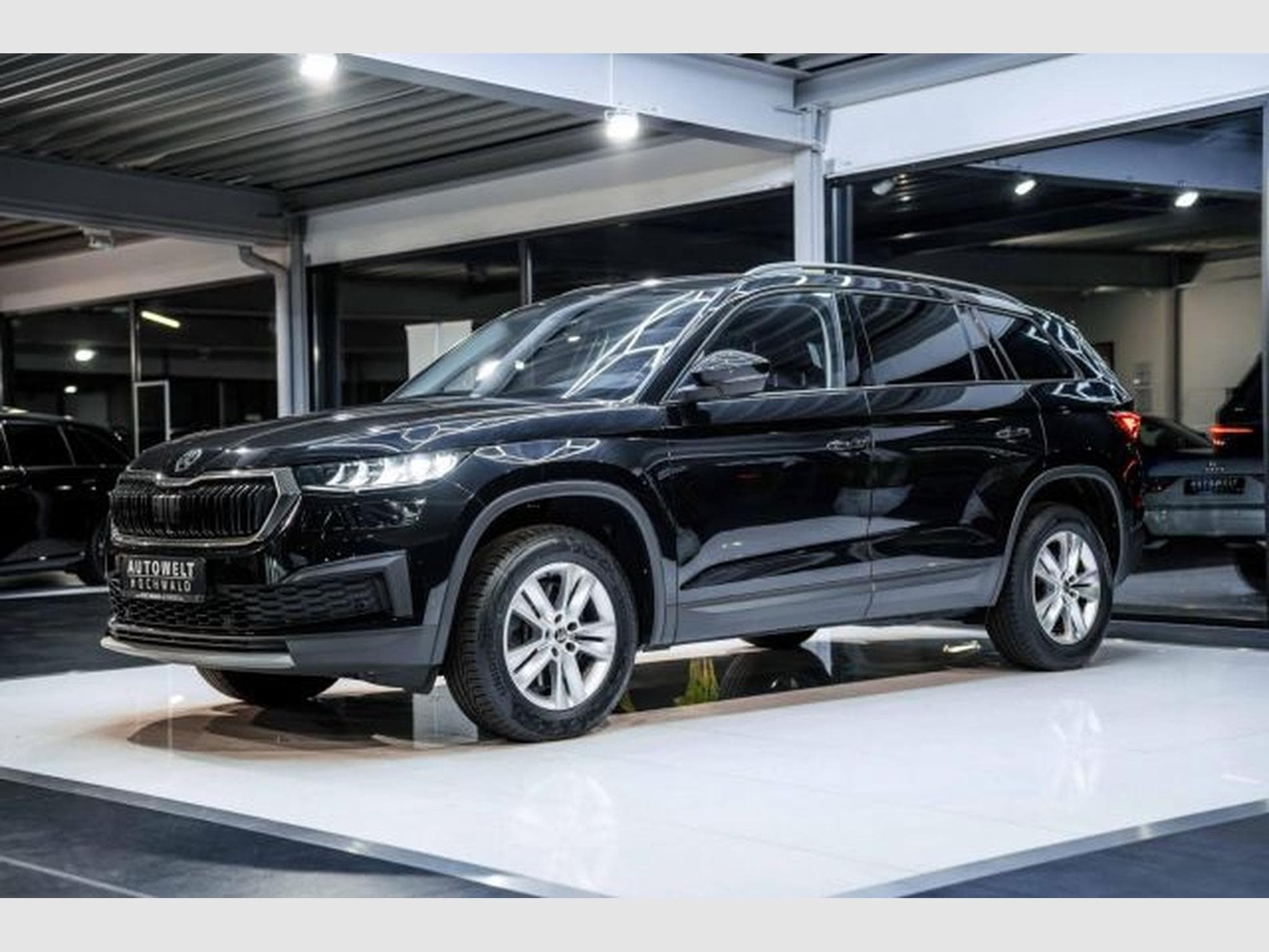 Skoda Kodiaq Kodiaq 2.0 TDI DSG NAVI LED AHK 7-Sitzer VIRTUAL (2022) - Photo 4