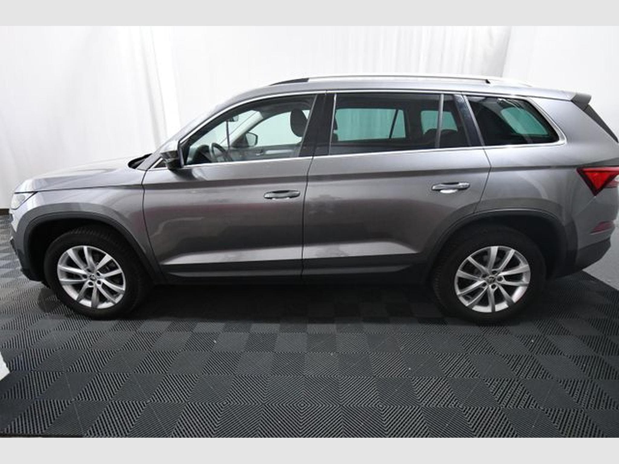 Skoda Kodiaq Kodiaq Style 4x4, AHK, Navi, 18", Leder (2023) - Photo 2