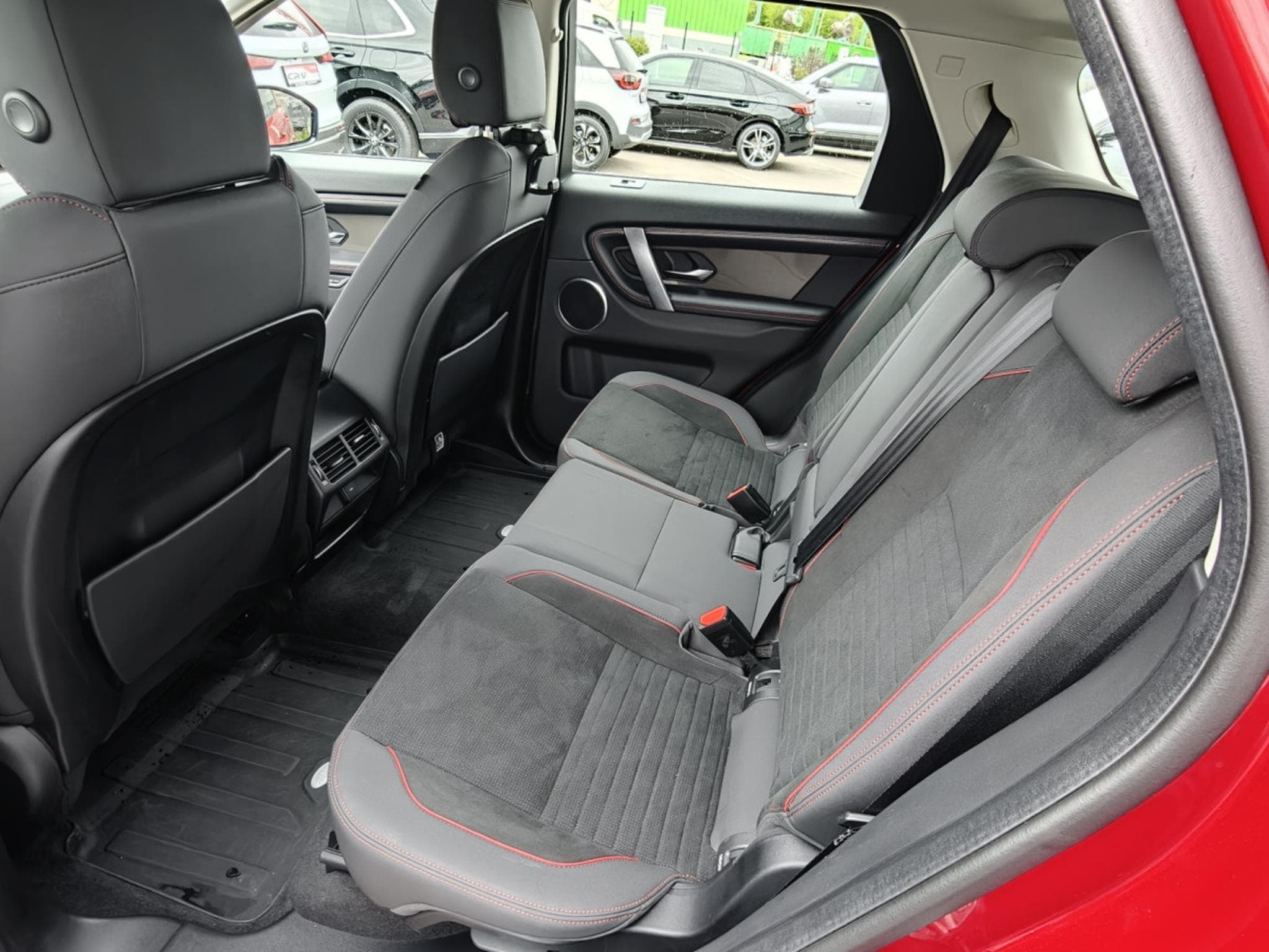Land-Rover Discovery Sport 2.0 TD 4WD R-DYNAMICS AUTO (2020) - Photo 8