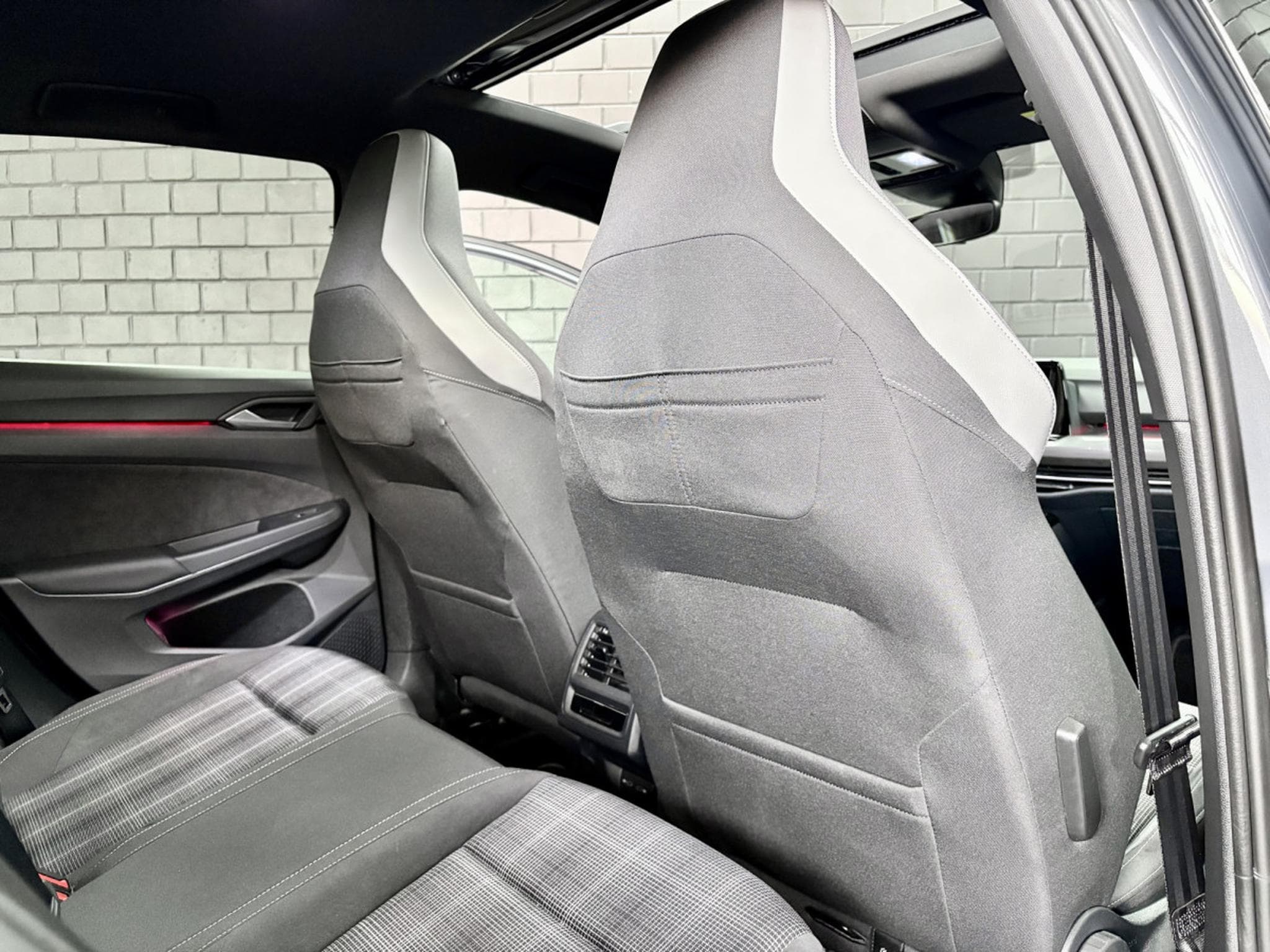 VW Golf GTD 2.0 TDI DSG7 200 CV *PANO* ATTELAGE* (2024) - Photo 20
