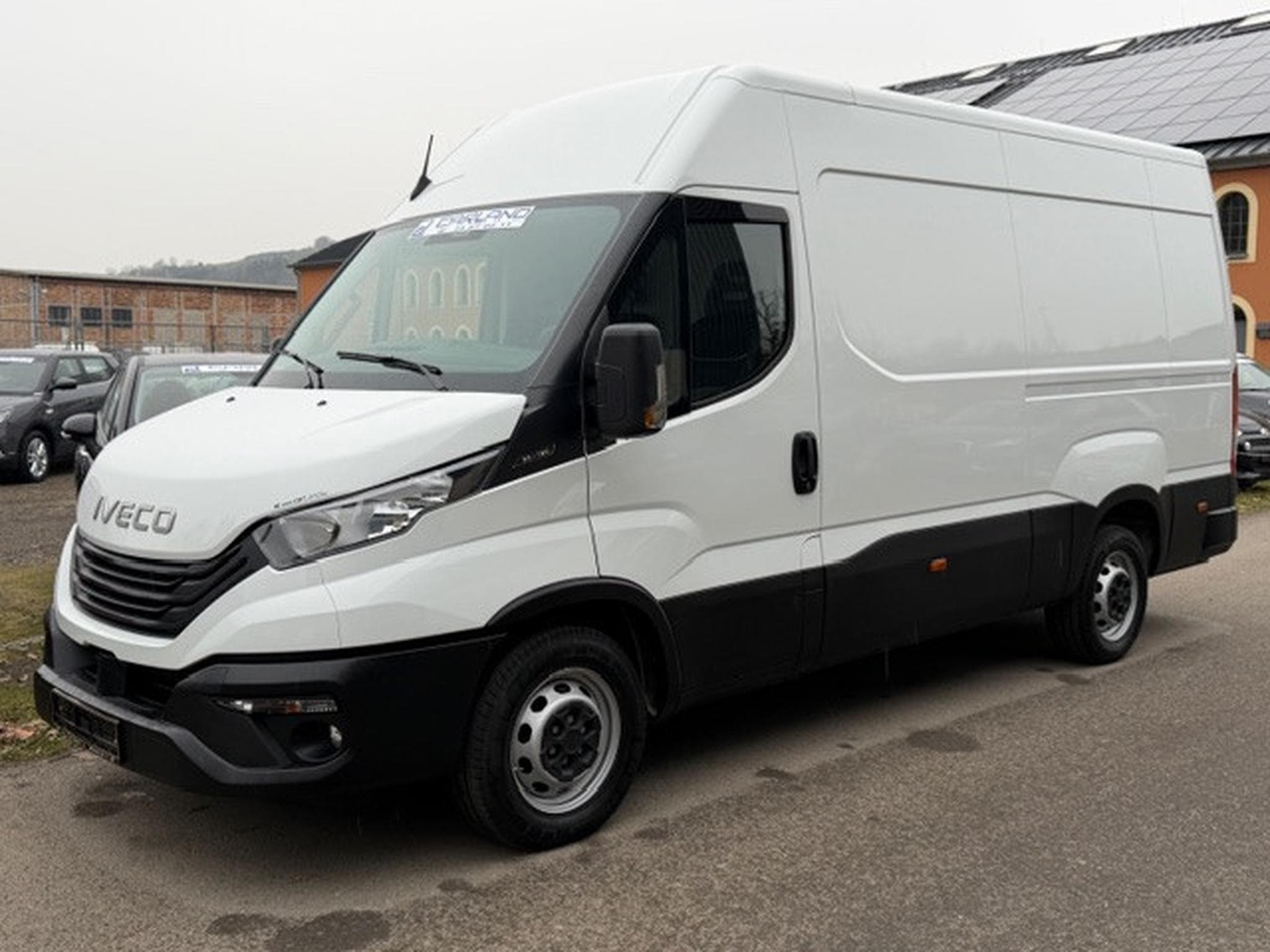 Iveco Daily 2.3 35S16 Fourgon Pack (2025) - Photo 1
